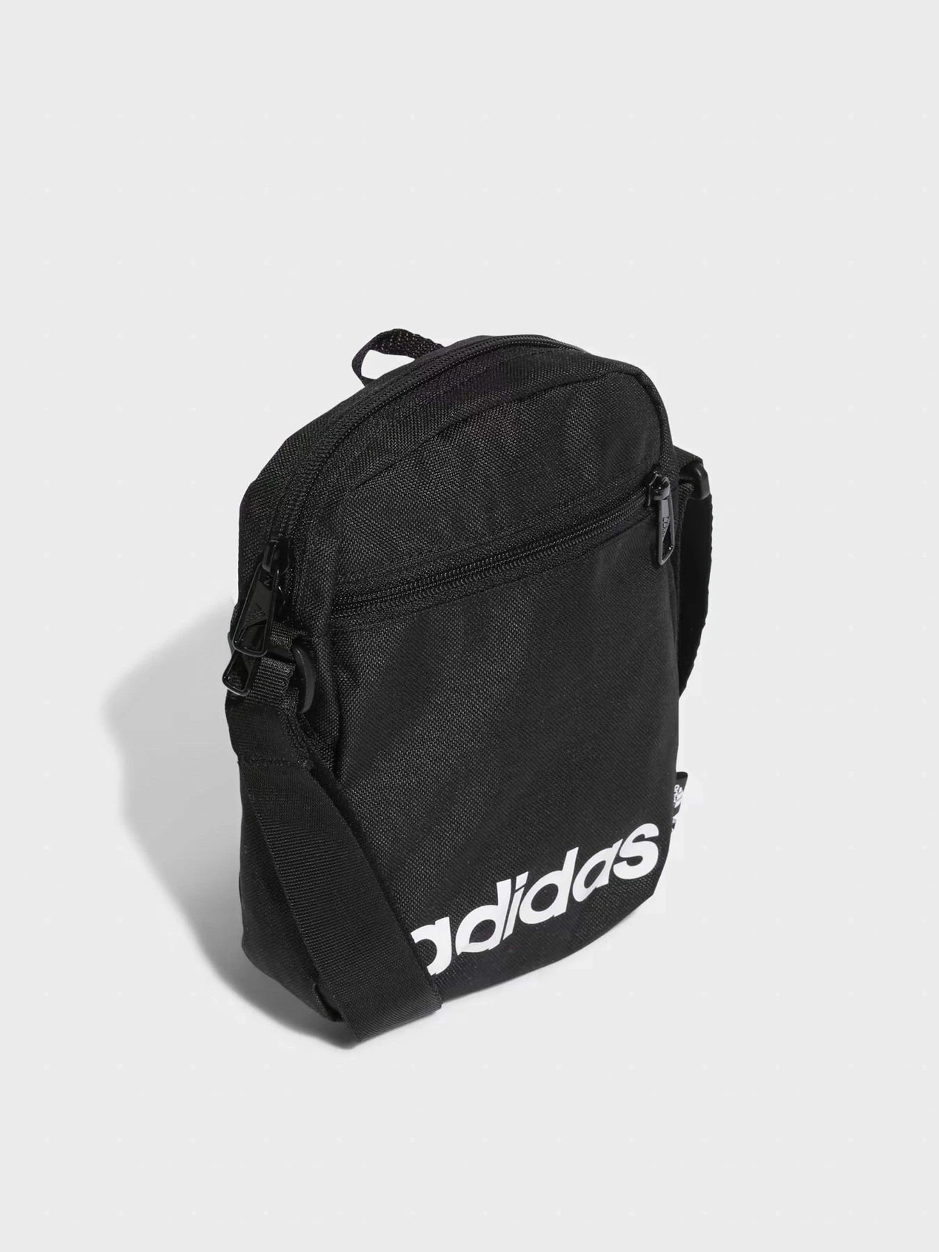 Сумки Adidas ESSENTIALS модель HT4738 Сумки Adidas ESSENTIALS модель HT4738 Фото