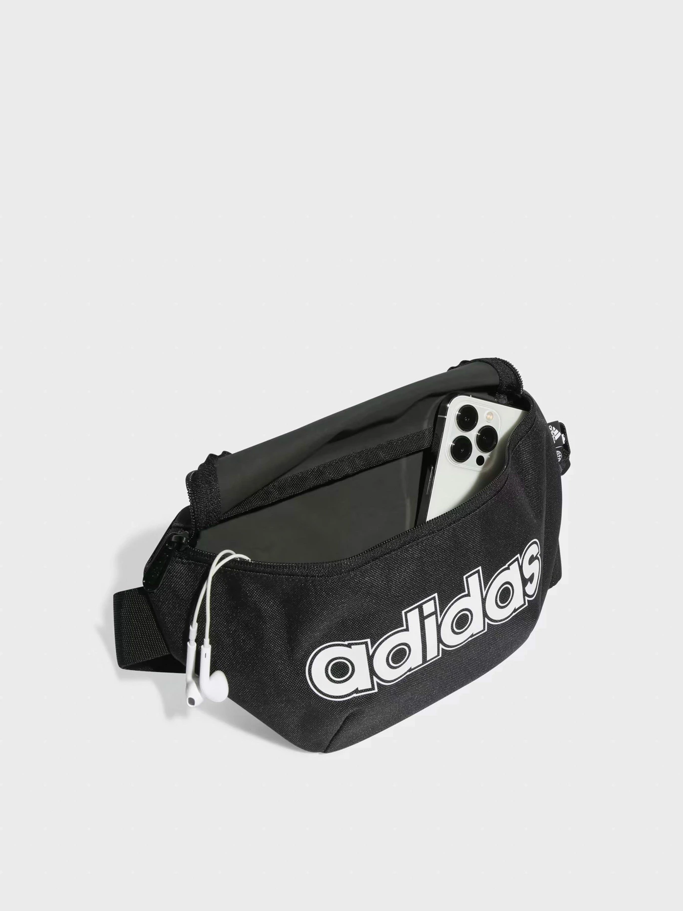 Сумки Adidas Classic Foundation модель HT4777 Сумки Adidas Classic Foundation модель HT4777 Фото