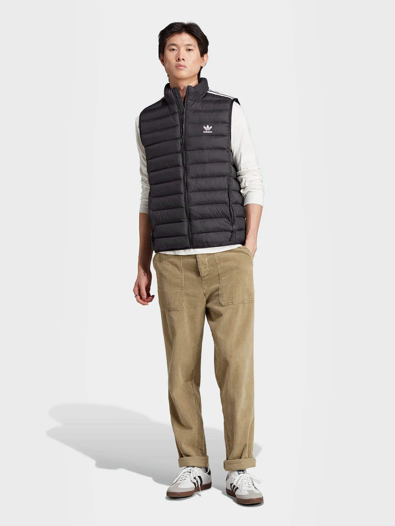 Куртки и дубленки Adidas Padded Stand-Up Collar Puffer Originals модель HZ0686 Куртки и дубленки Adidas Padded Stand-Up Collar Puffer Originals модель HZ0686 Фото