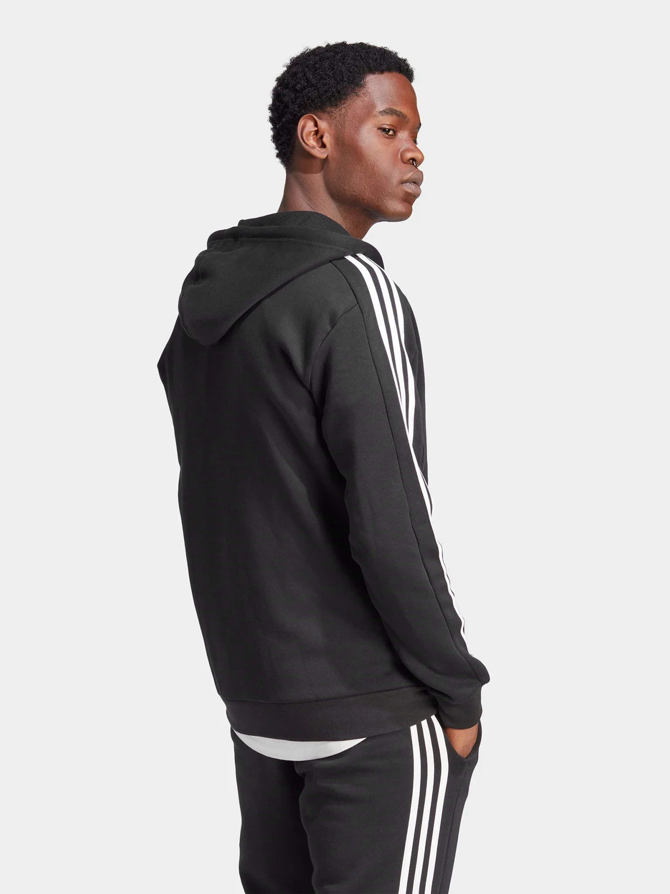 Худи и свитшоты Adidas Essentials Fleece 3-Stripes Full-Zip модель IB4029 Худи и свитшоты Adidas Essentials Fleece 3-Stripes Full-Zip модель IB4029 Фото