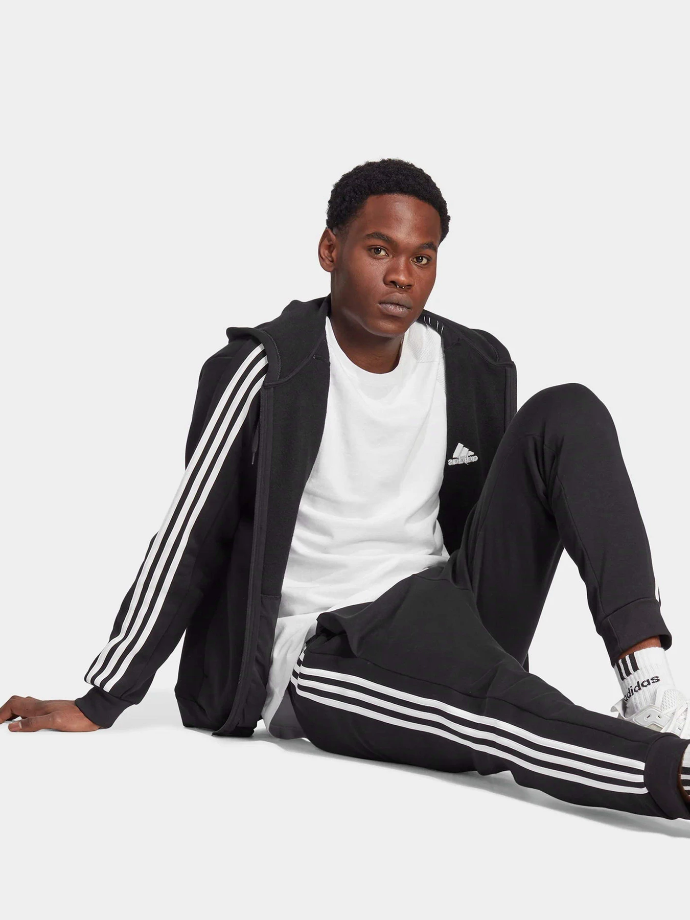 Худи и свитшоты Adidas Essentials Fleece 3-Stripes Full-Zip модель IB4029 Худи и свитшоты Adidas Essentials Fleece 3-Stripes Full-Zip модель IB4029 Фото