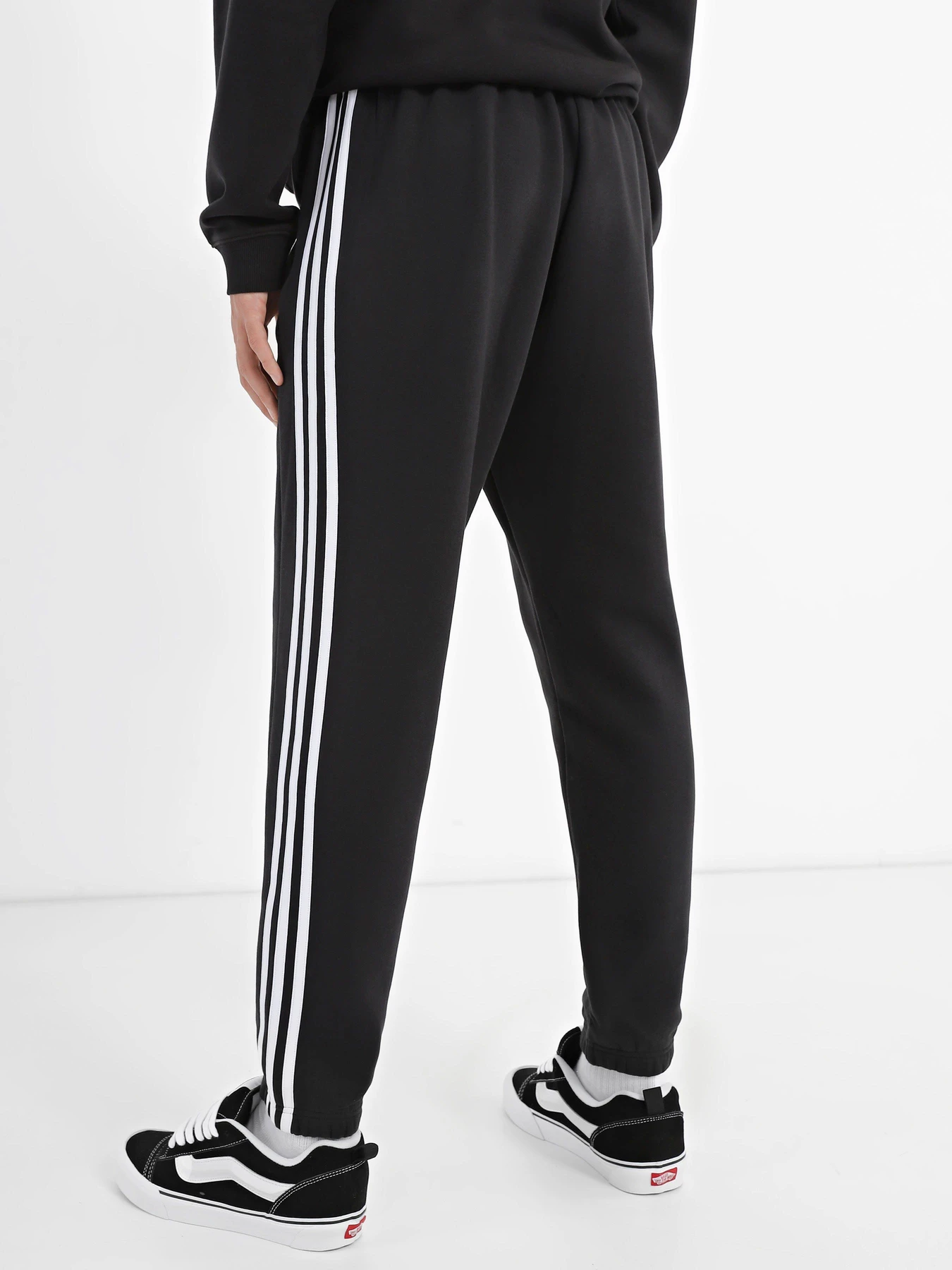 Брюки Adidas ESSENTIALS FLEECE 3-STRIPES TA модель IB4038 Фото
