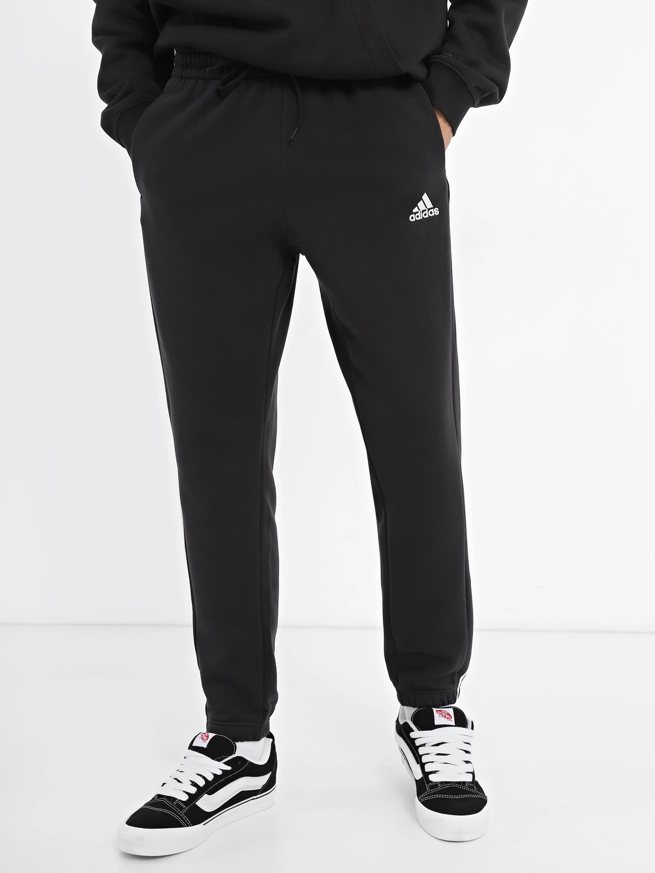 Брюки Adidas ESSENTIALS FLEECE 3-STRIPES TA модель IB4038 Фото