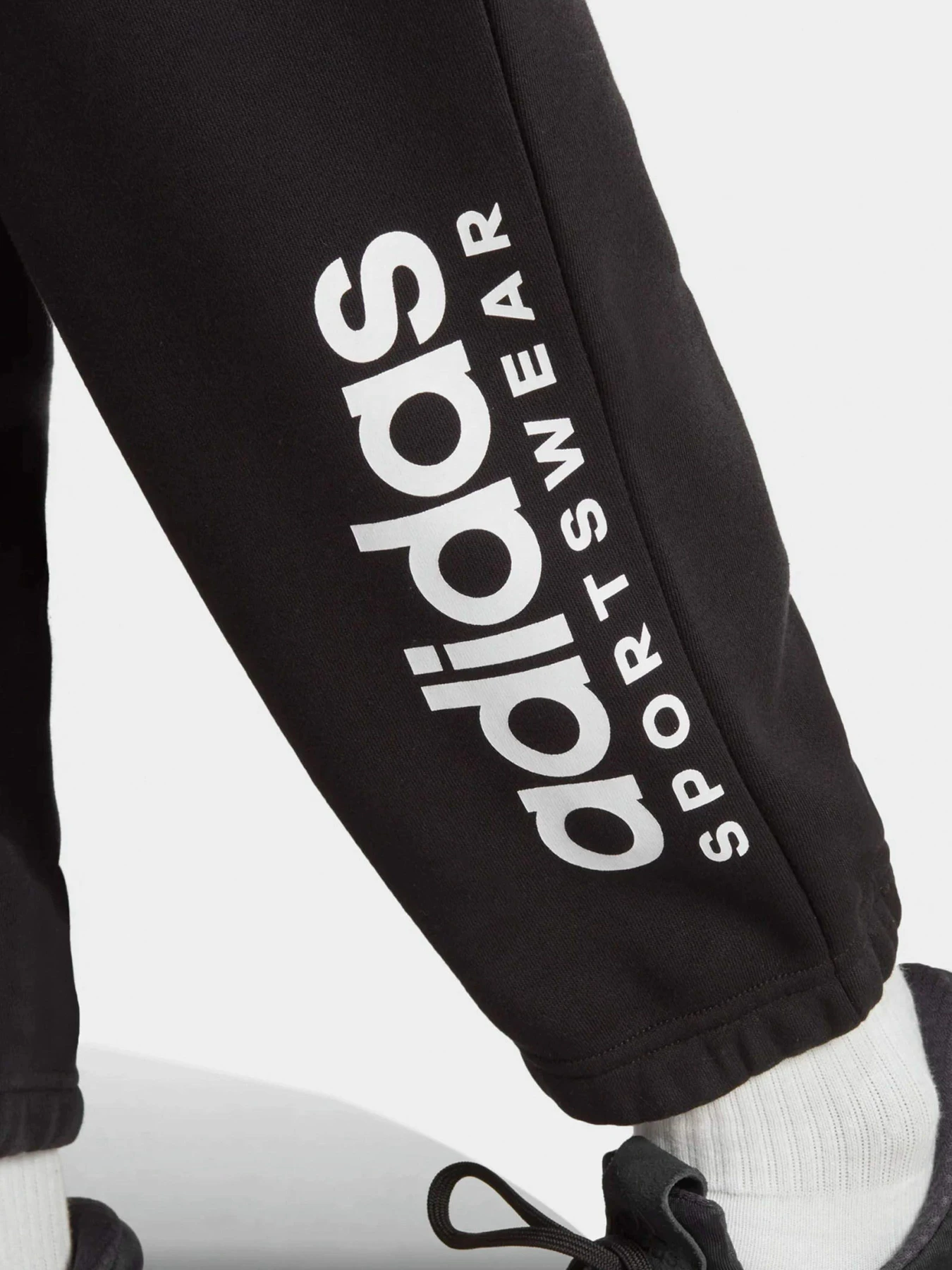 Брюки Adidas All SZN Fleece Graphic модель IC9787 Брюки Adidas All SZN Fleece Graphic модель IC9787 Фото