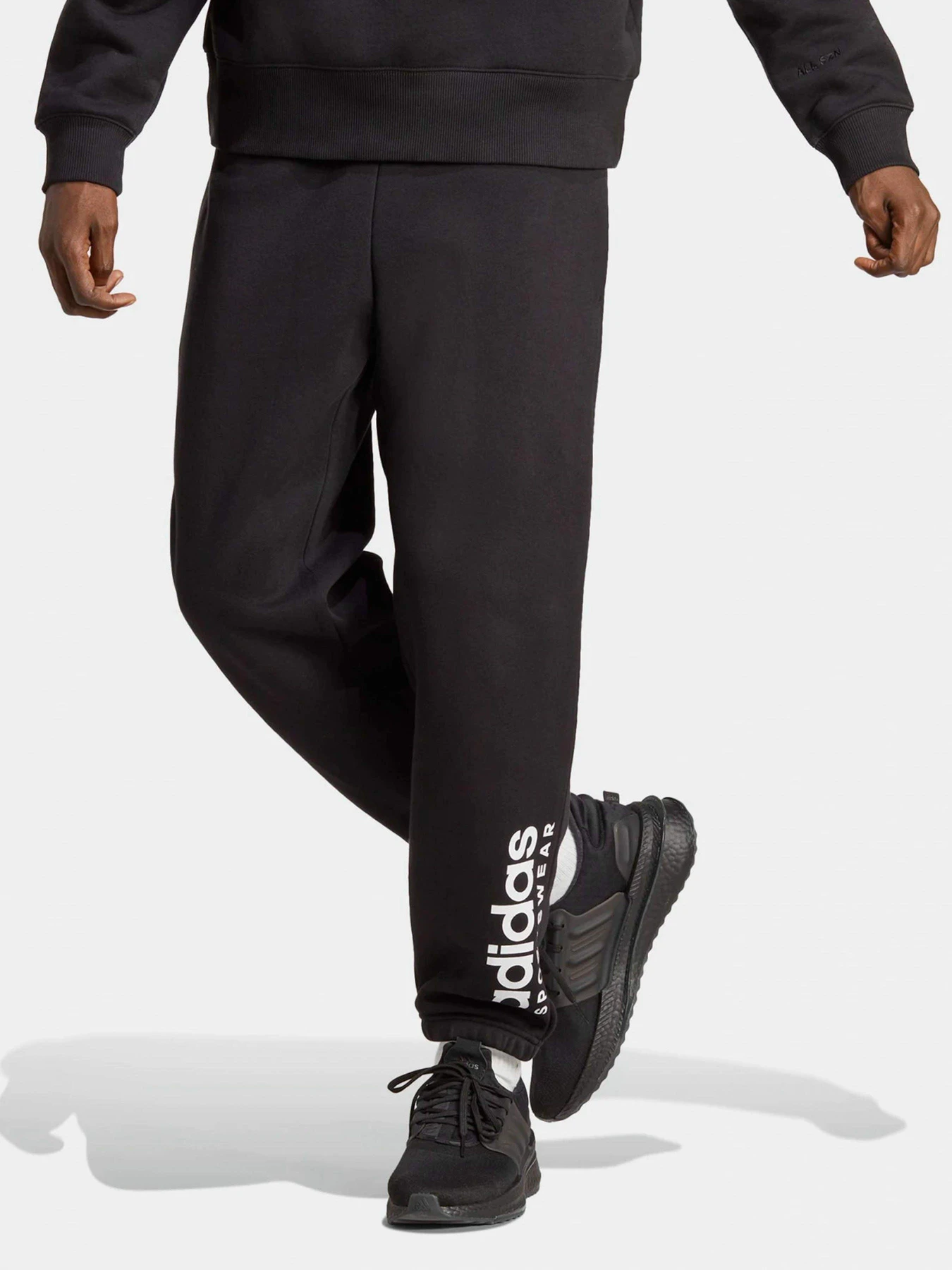 Брюки Adidas All SZN Fleece Graphic модель IC9787 Брюки Adidas All SZN Fleece Graphic модель IC9787 Фото