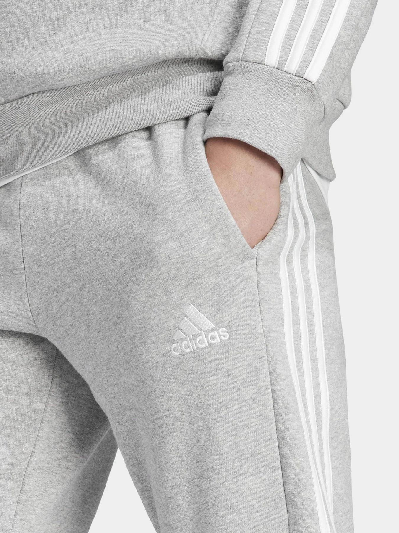 Брюки Adidas ESSENTIALS FLEECE 3-STRIPES TA модель IJ6494 Брюки Adidas ESSENTIALS FLEECE 3-STRIPES TA модель IJ6494 Фото