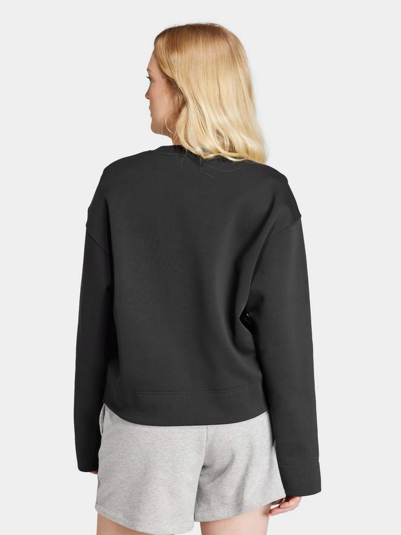 Худи и свитшоты Adidas Essential Short Crew модель IJ9622 Фото