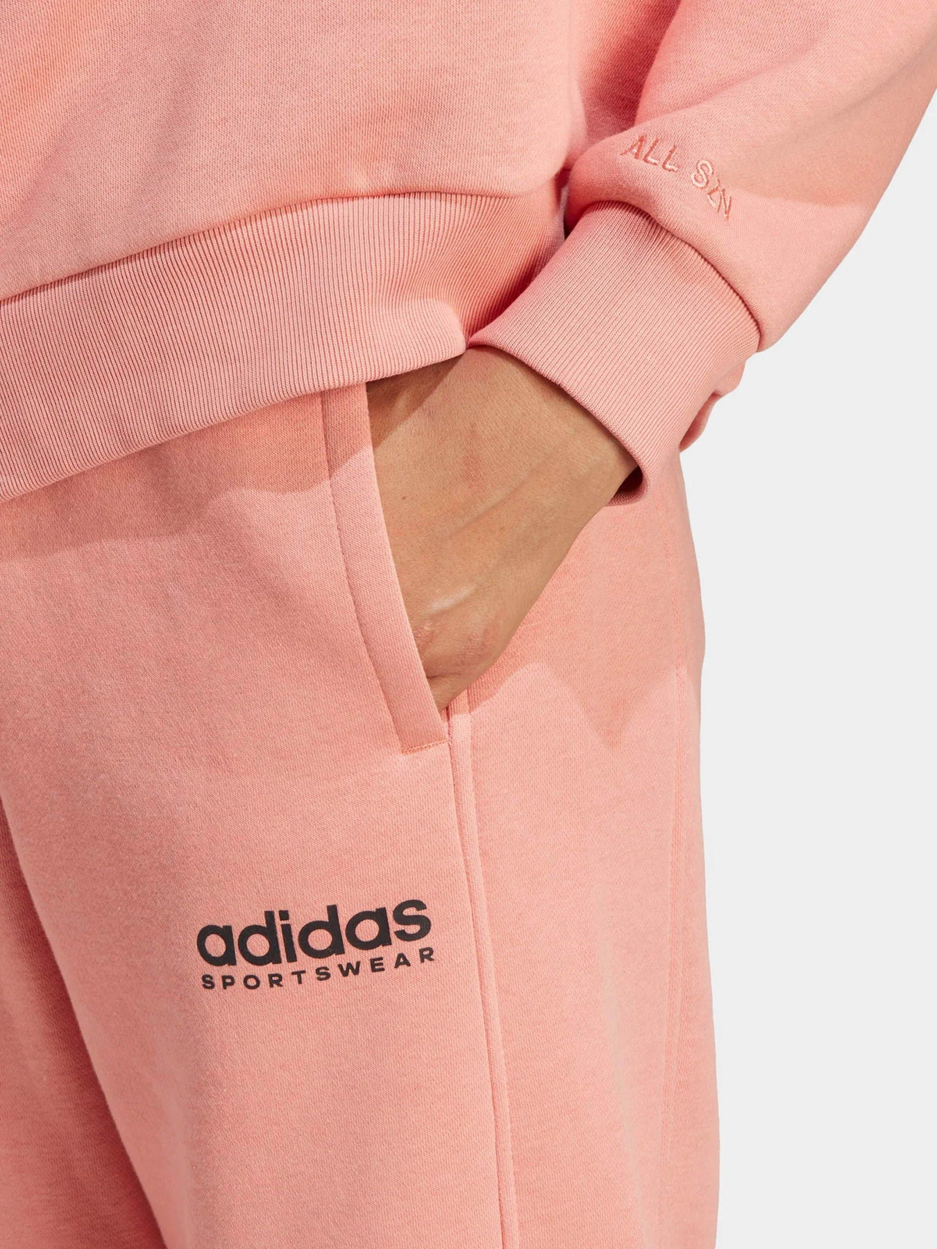 Брюки Adidas All SZN Fleece Graphic модель IL3239 Брюки Adidas All SZN Fleece Graphic модель IL3239 Фото