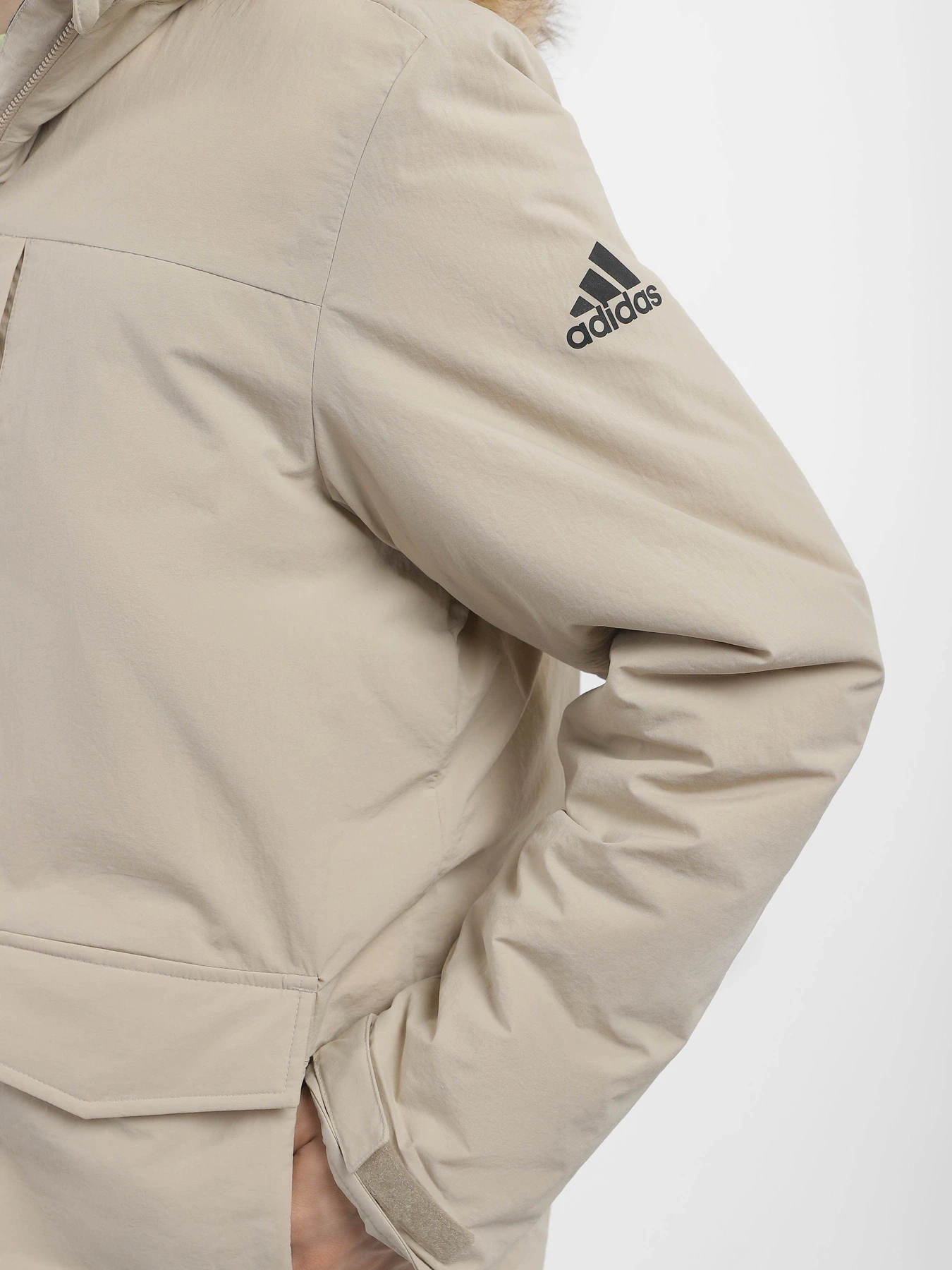 Куртки та дублянки Adidas Hooded Fur модель HZ8482 Куртки та дублянки Adidas Hooded Fur модель HZ8482 Фото
