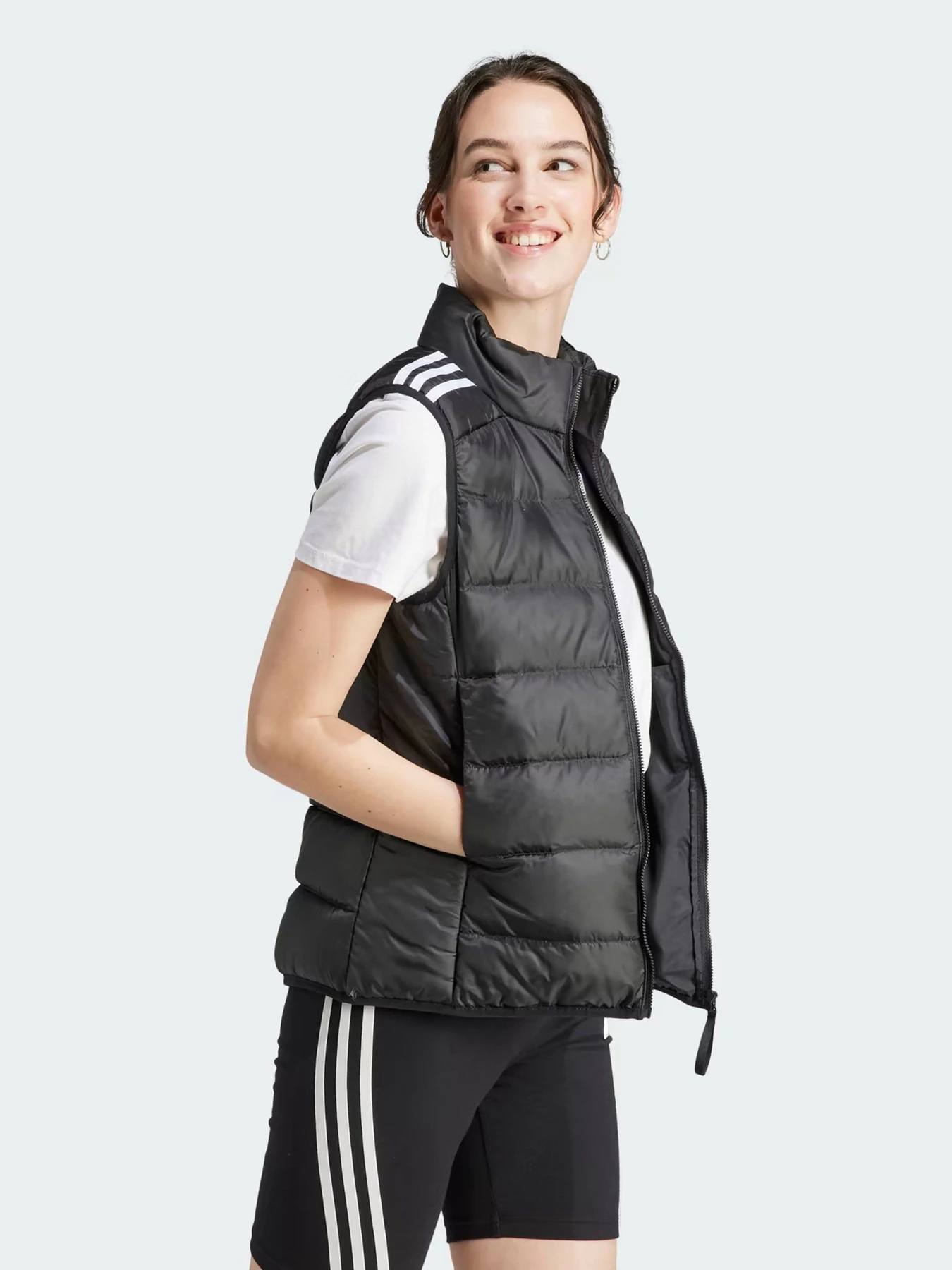 Куртки и дубленки Adidas Essentials 3 Stripes Light Down модель HZ8484 Куртки и дубленки Adidas Essentials 3 Stripes Light Down модель HZ8484 Фото