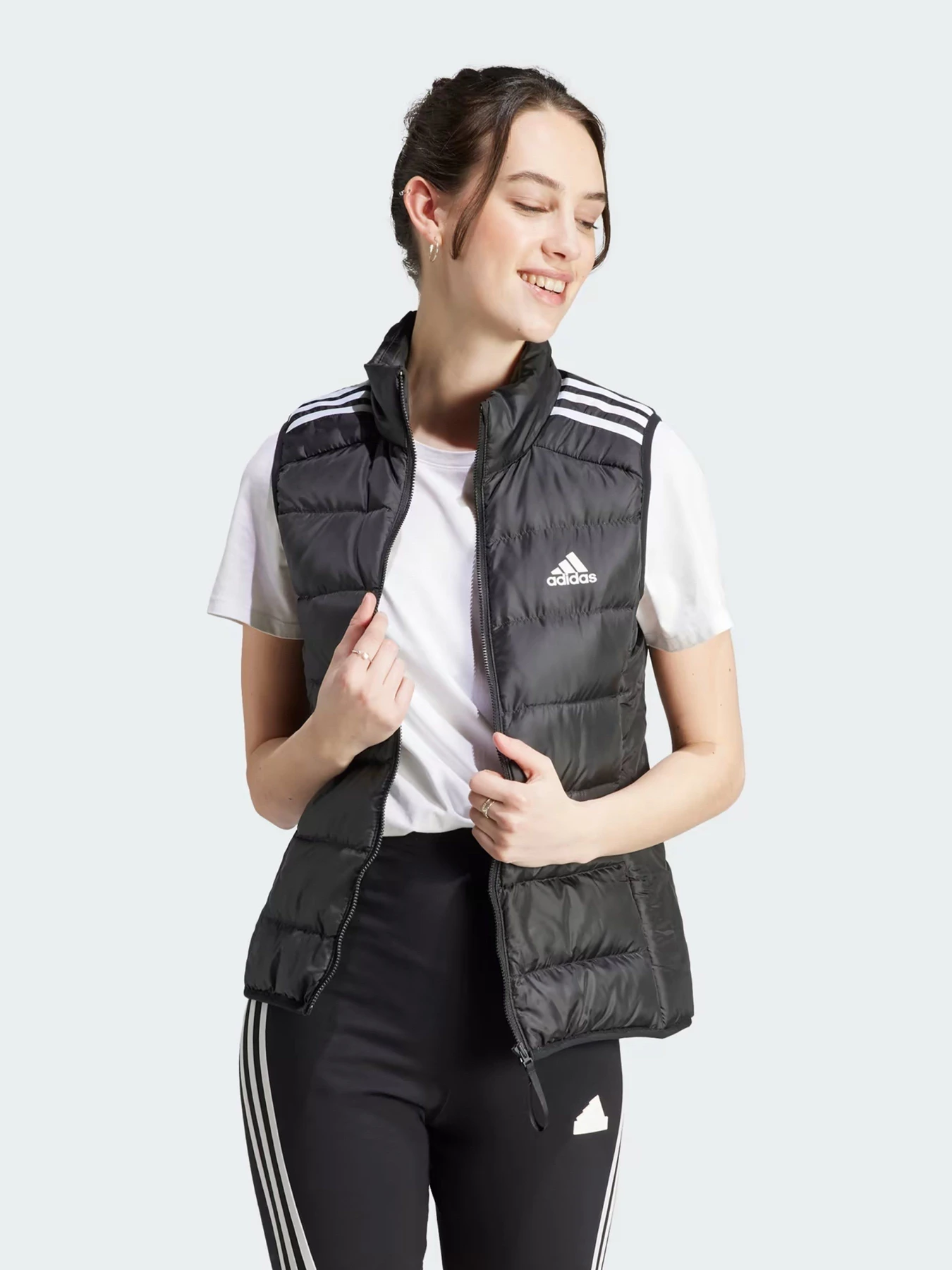 Куртки и дубленки Adidas Essentials 3 Stripes Light Down модель HZ8484 Куртки и дубленки Adidas Essentials 3 Stripes Light Down модель HZ8484 Фото