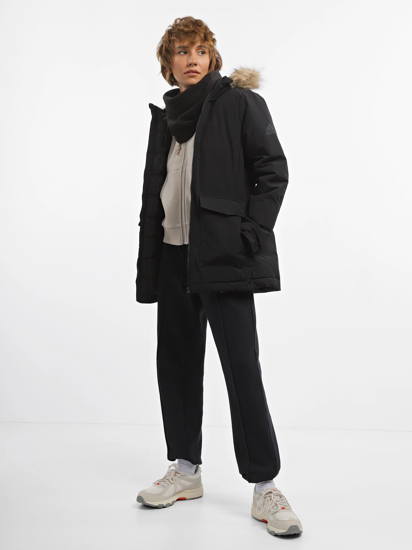 Куртки и дубленки Adidas Hooded Fur модель IJ8260 Куртки и дубленки Adidas Hooded Fur модель IJ8260 Фото