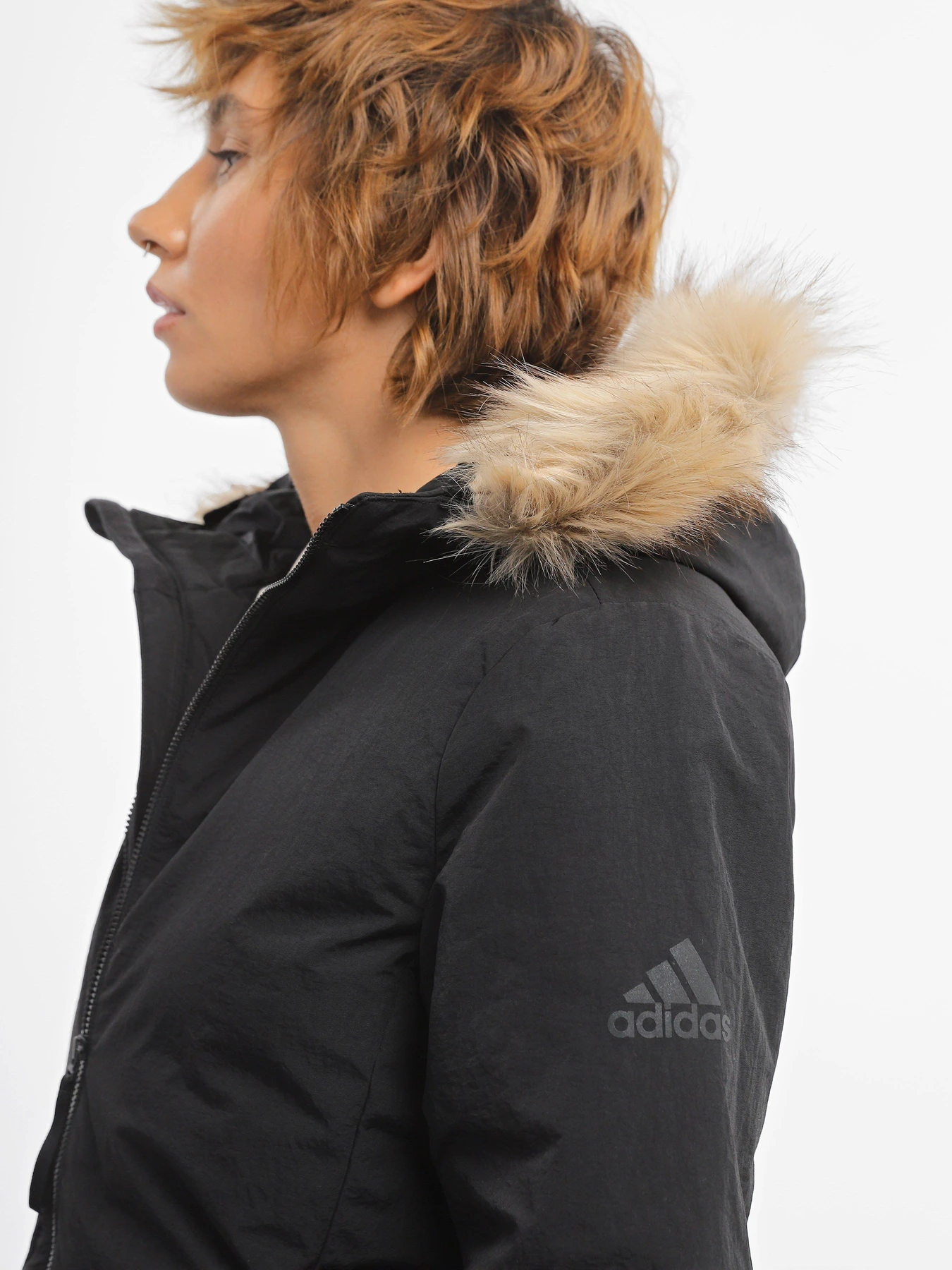 Куртки и дубленки Adidas Hooded Fur модель IJ8260 Куртки и дубленки Adidas Hooded Fur модель IJ8260 Фото
