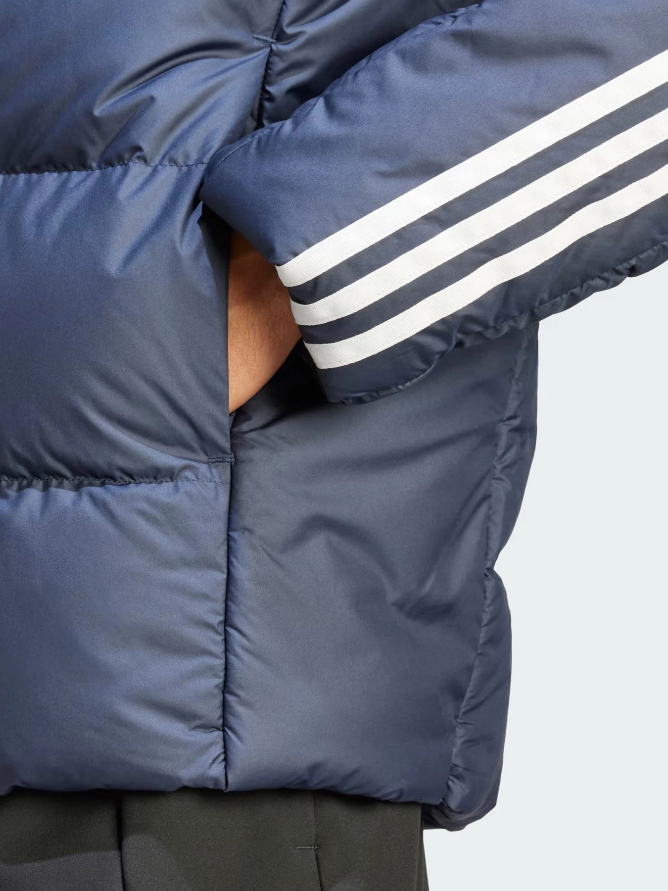 Куртки и дубленки Adidas Essentials Midweight Down модель IK3213 Фото