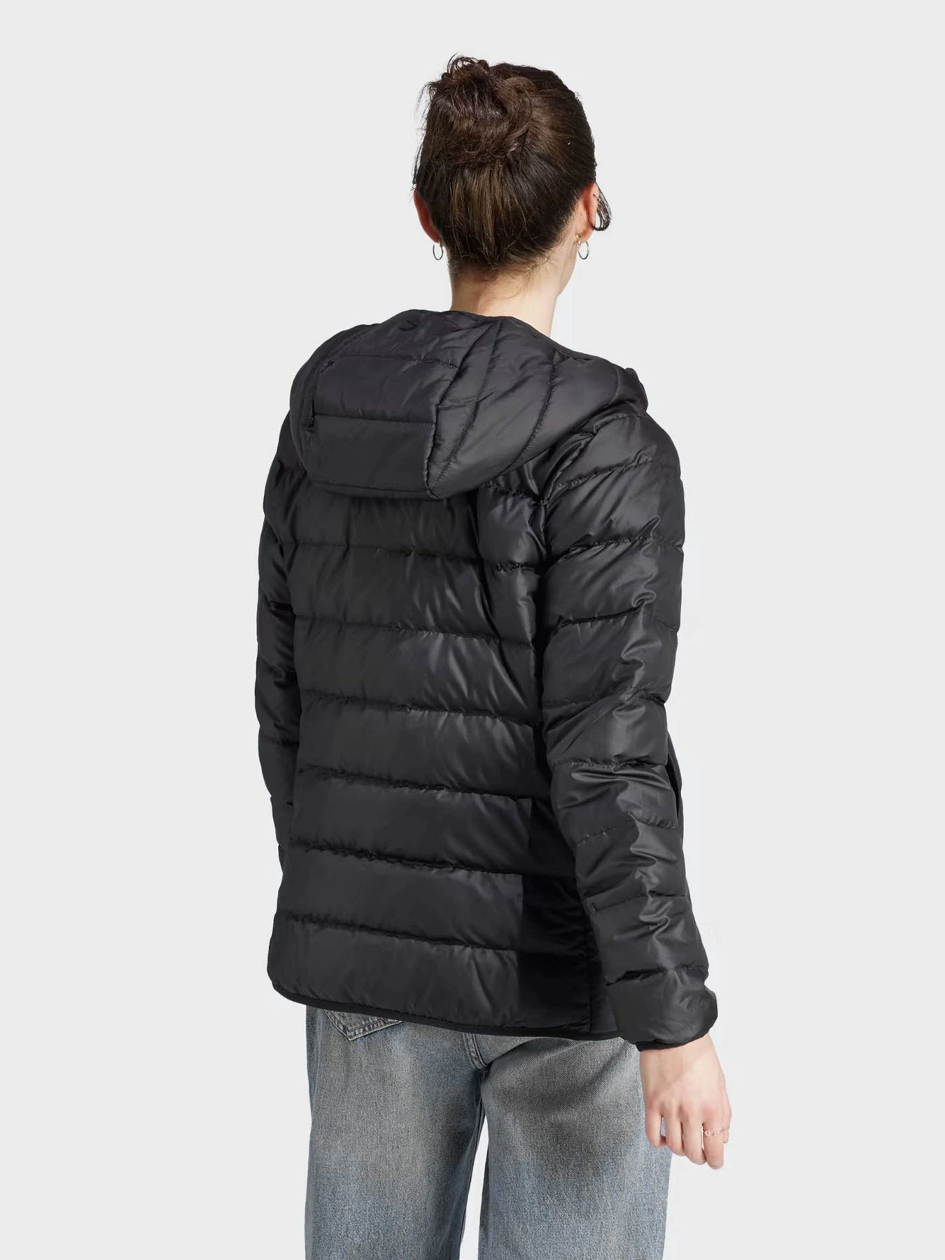 Куртки та дублянки Adidas Essentials Light Down модель HZ5724 Куртки та дублянки Adidas Essentials Light Down модель HZ5724 Фото