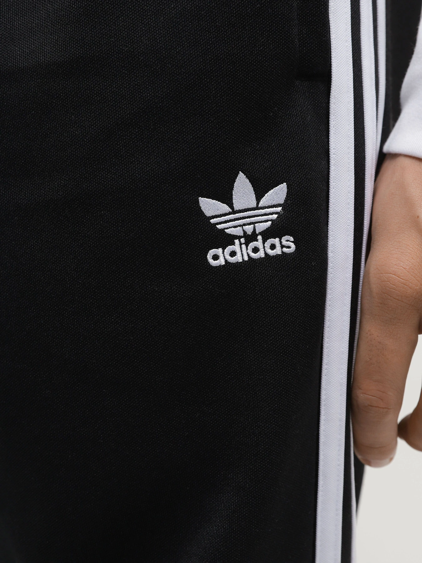 Брюки Adidas Adicolor Classics Cut Line модель HK7429 Брюки Adidas Adicolor Classics Cut Line модель HK7429 Фото