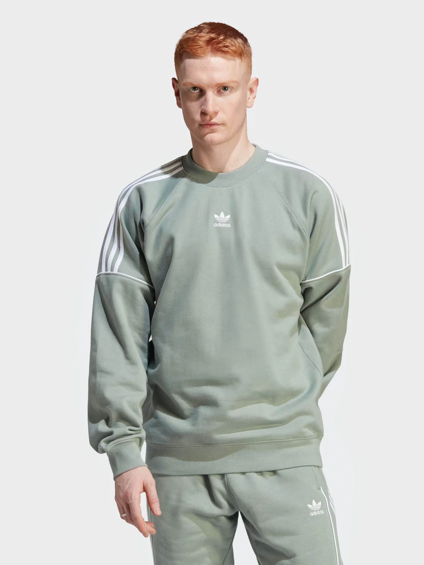 Худі та світшоти Adidas Rekive Crew модель IB8696 Худі та світшоти Adidas Rekive Crew модель IB8696 Фото