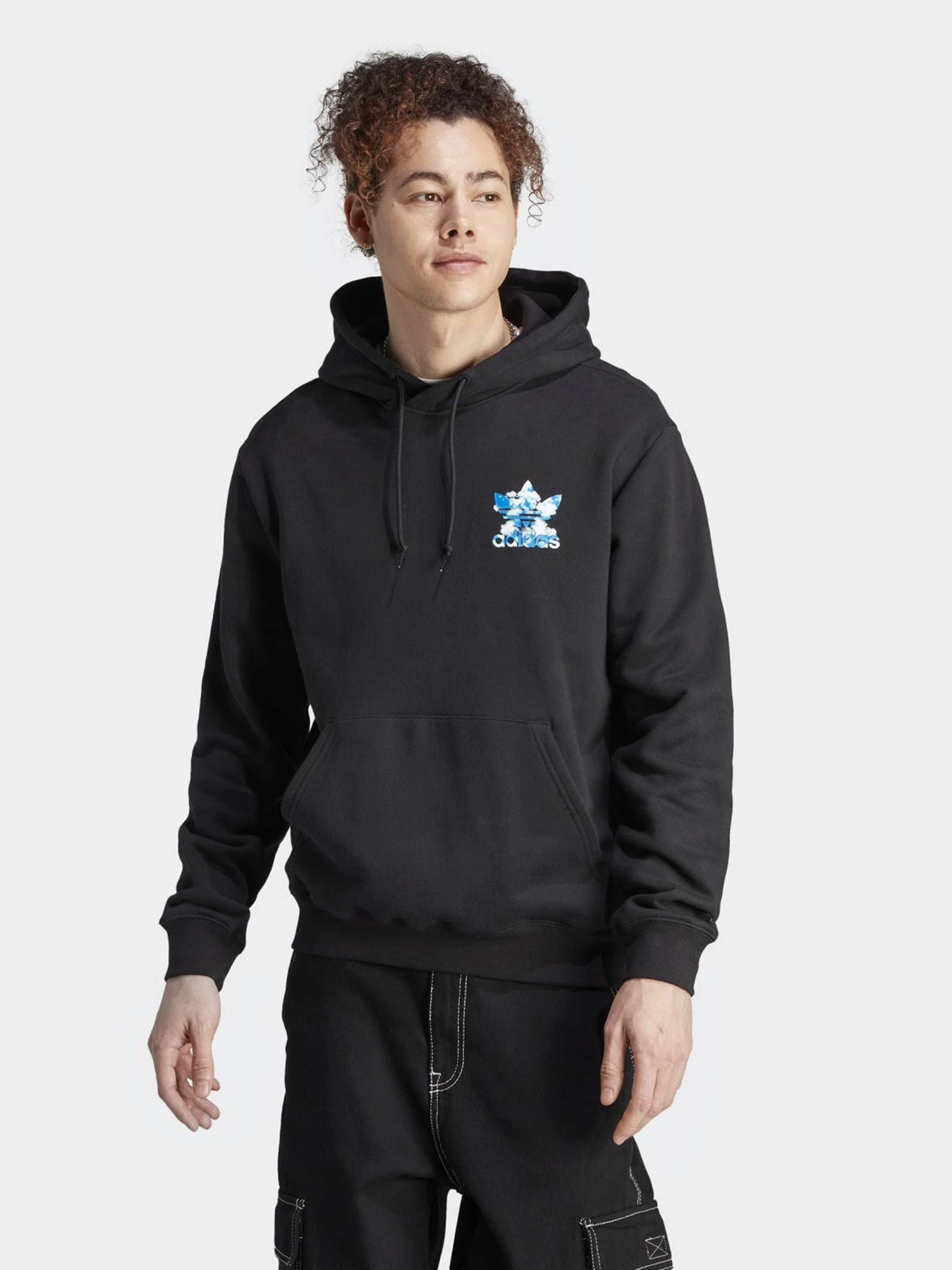 Худи и свитшоты Adidas Graphics Cloudy Trefoil Originals модель II8168 Худи и свитшоты Adidas Graphics Cloudy Trefoil Originals модель II8168 Фото