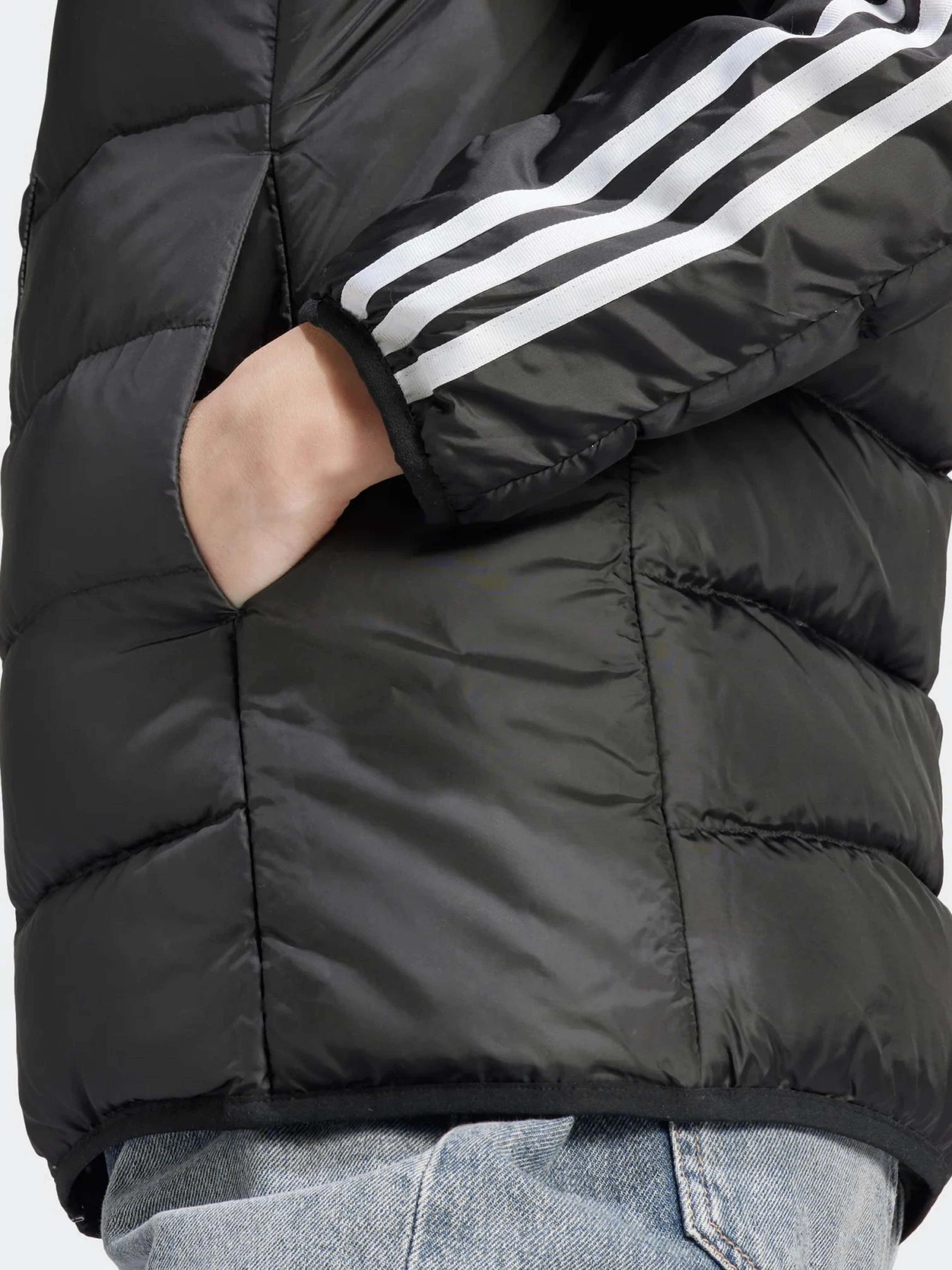 Куртки та дублянки Adidas Essentials 3-Stripes Light Down модель HZ5726 Куртки та дублянки Adidas Essentials 3-Stripes Light Down модель HZ5726 Фото
