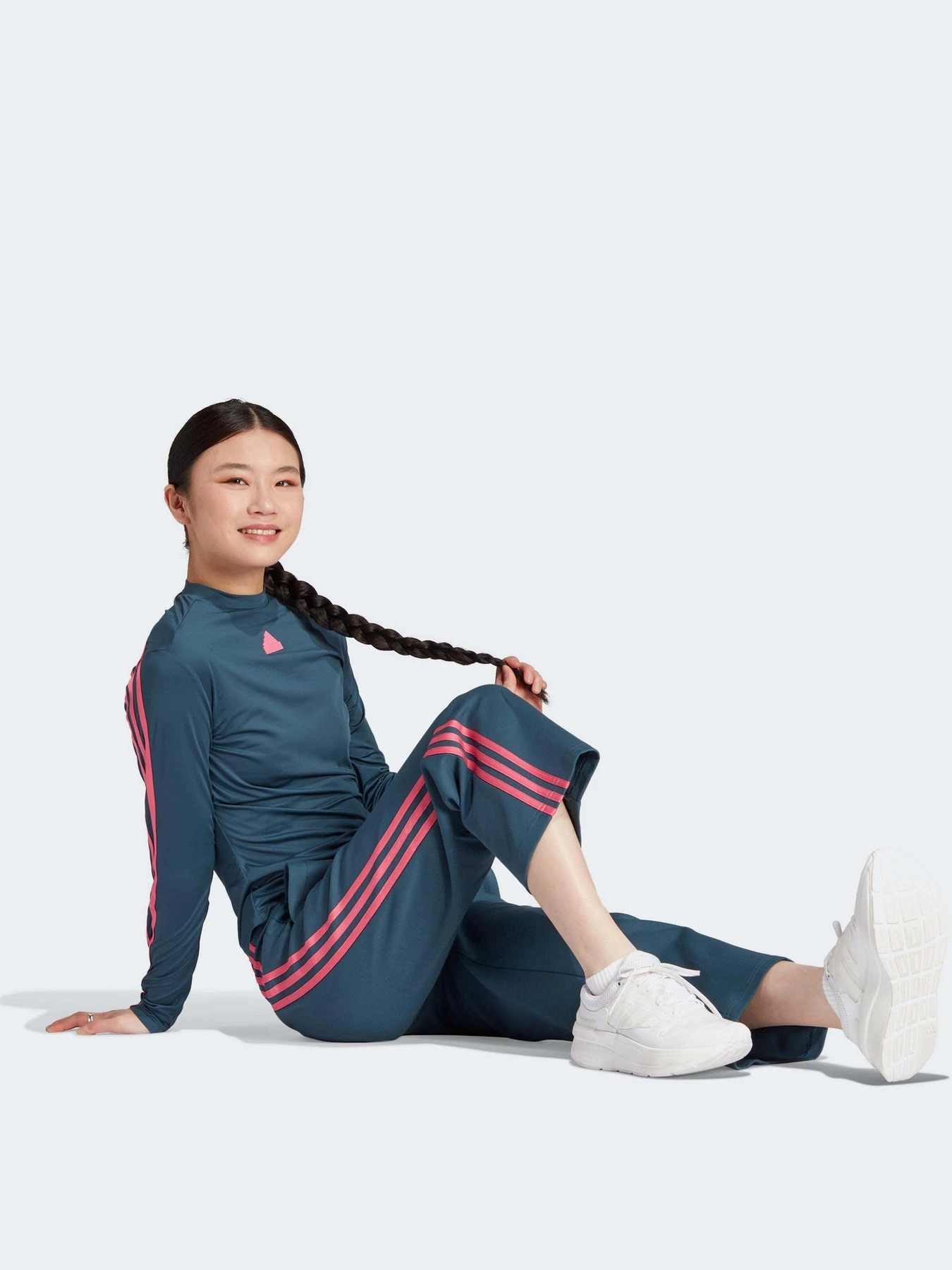 Брюки Adidas Future Icons 3-Stripes модель IM2451 Брюки Adidas Future Icons 3-Stripes модель IM2451 Фото