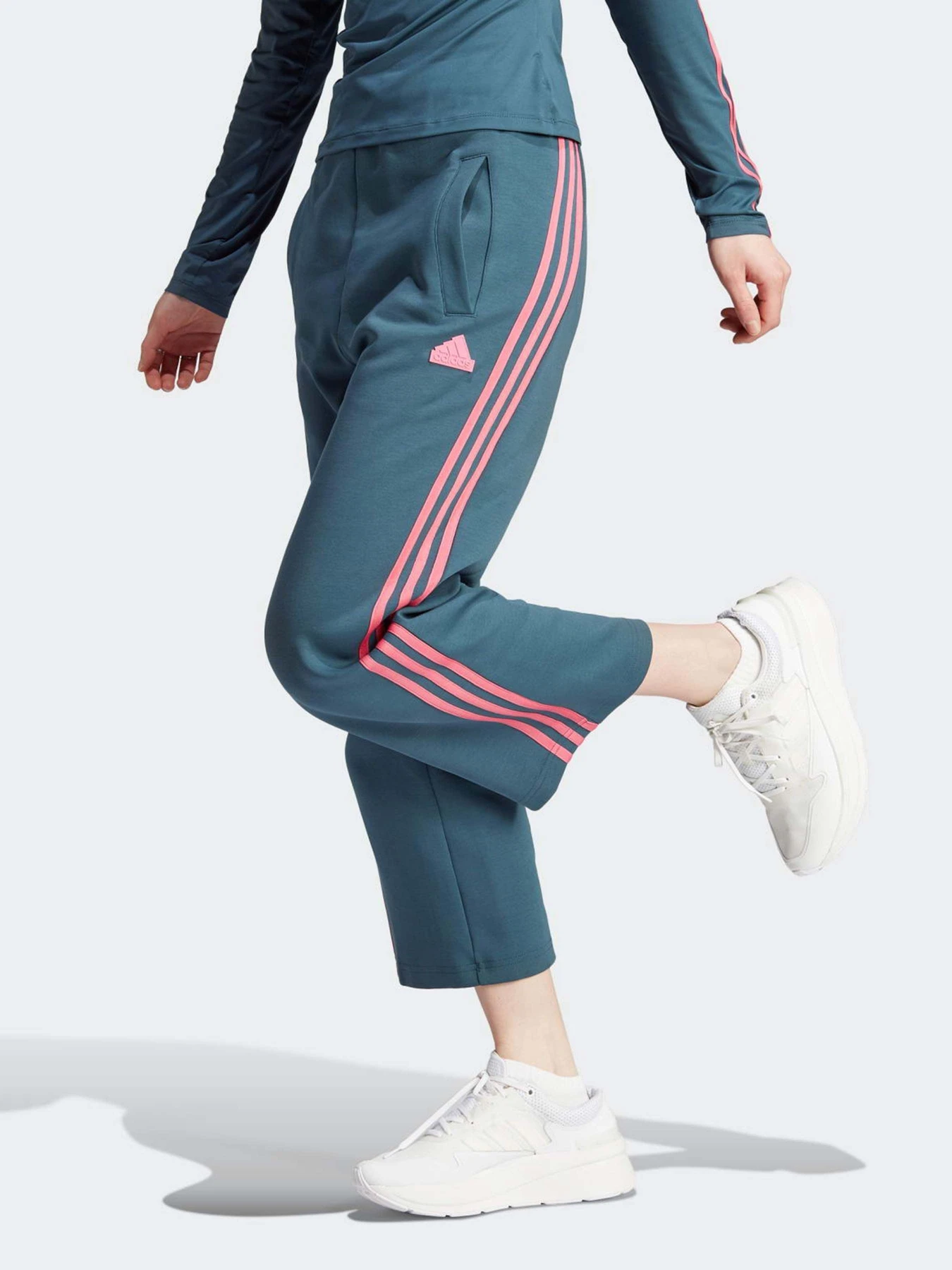 Брюки Adidas Future Icons 3-Stripes модель IM2451 Брюки Adidas Future Icons 3-Stripes модель IM2451 Фото