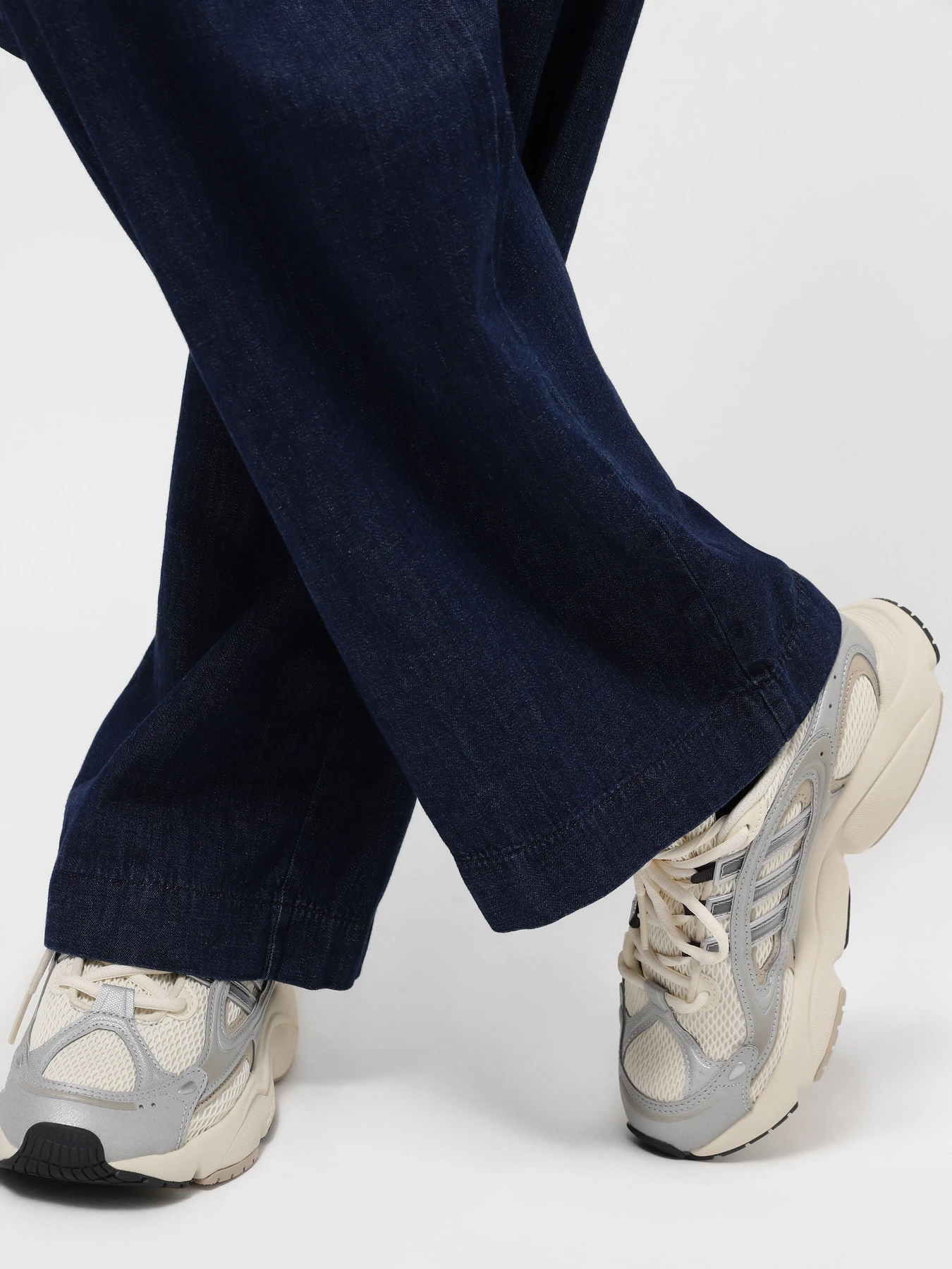 Кроссовки Adidas OZMILLEN модель IE5841 Фото