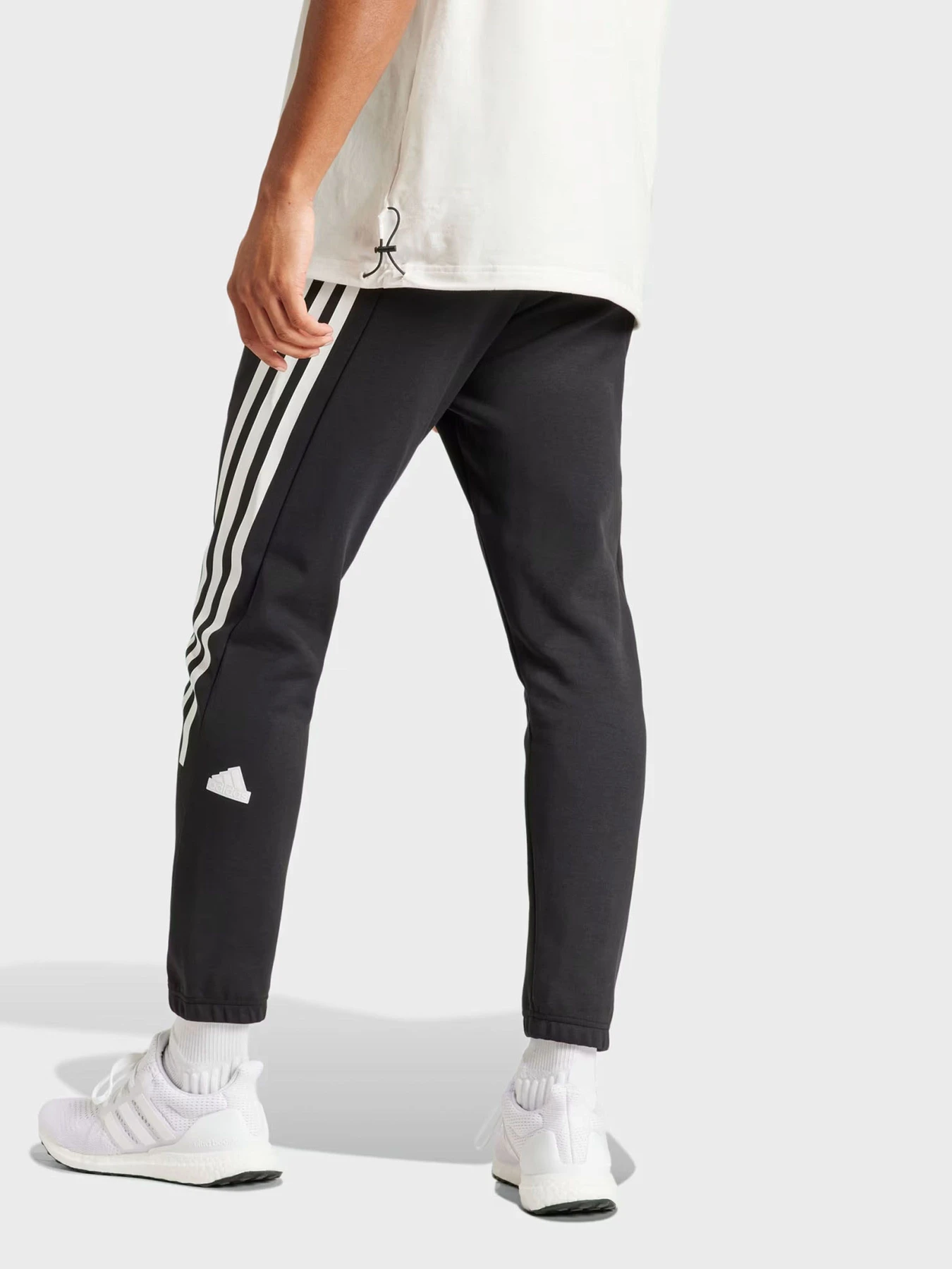 Брюки Adidas FUTURE ICONS 3-STRIPES модель IN3310 Брюки Adidas FUTURE ICONS 3-STRIPES модель IN3310 Фото