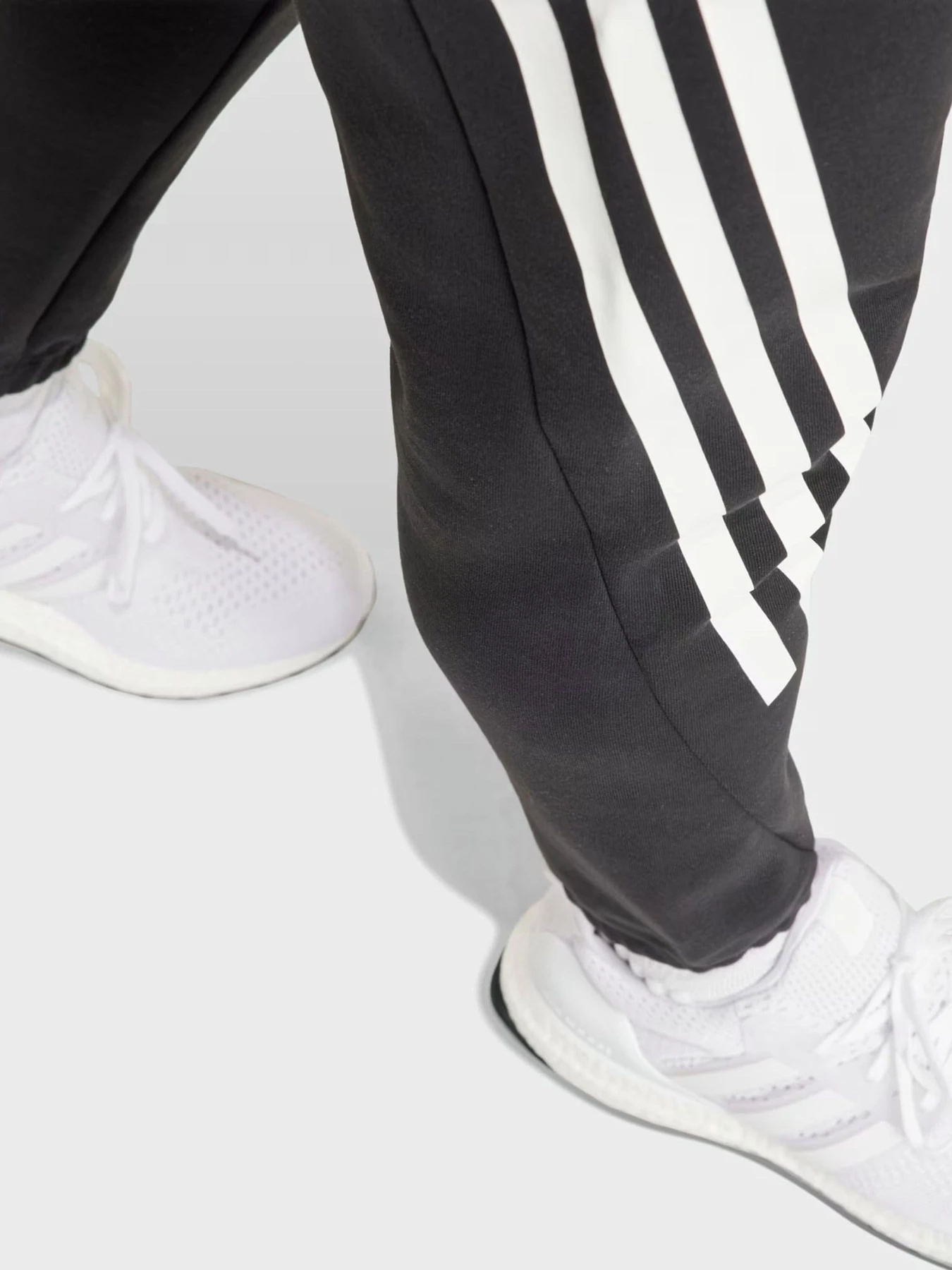 Брюки Adidas FUTURE ICONS 3-STRIPES модель IN3310 Брюки Adidas FUTURE ICONS 3-STRIPES модель IN3310 Фото