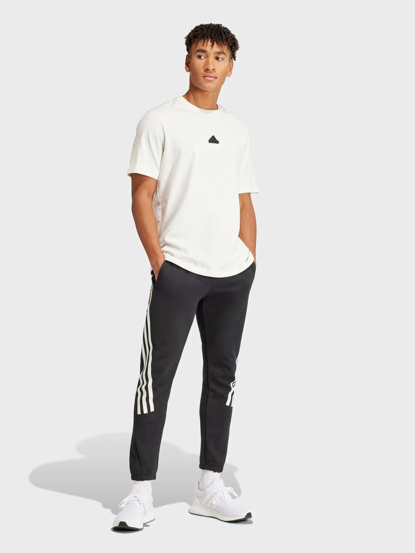 Брюки Adidas FUTURE ICONS 3-STRIPES модель IN3310 Брюки Adidas FUTURE ICONS 3-STRIPES модель IN3310 Фото