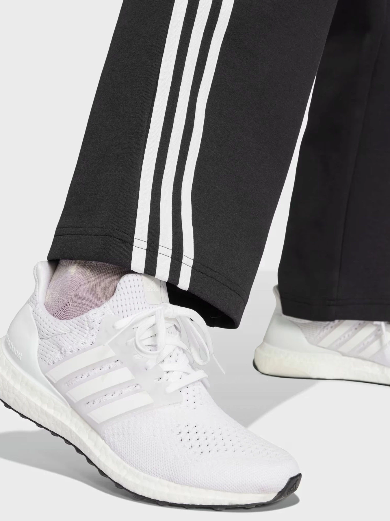 Брюки Adidas FUTURE ICONS 3-STRIPES OPEN HE модель IN9474 Брюки Adidas FUTURE ICONS 3-STRIPES OPEN HE модель IN9474 Фото