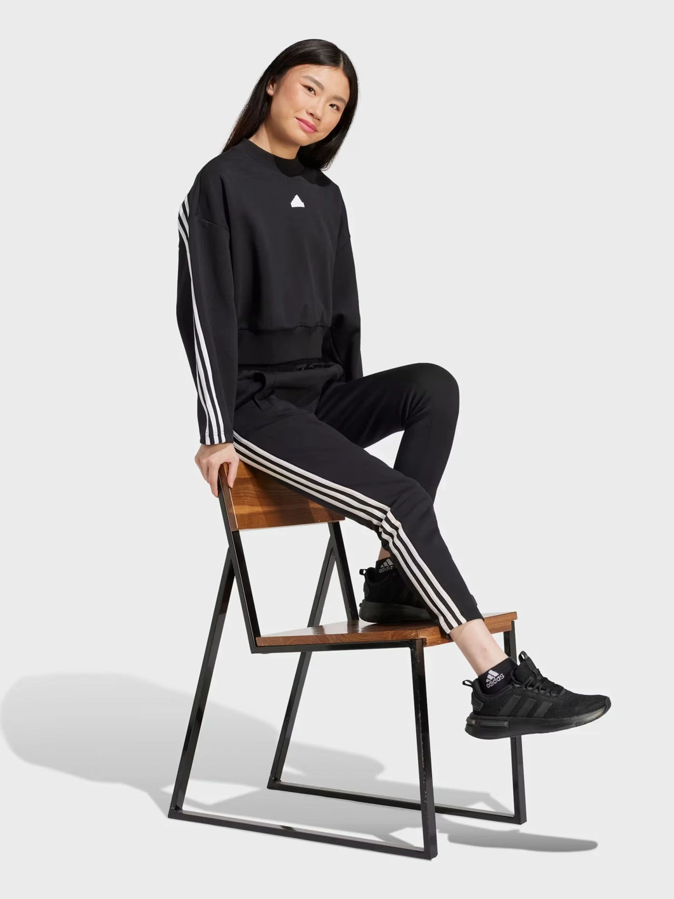 Худи и свитшоты Adidas FUTURE ICONS 3-STRIPES модель IP1549 Худи и свитшоты Adidas FUTURE ICONS 3-STRIPES модель IP1549 Фото