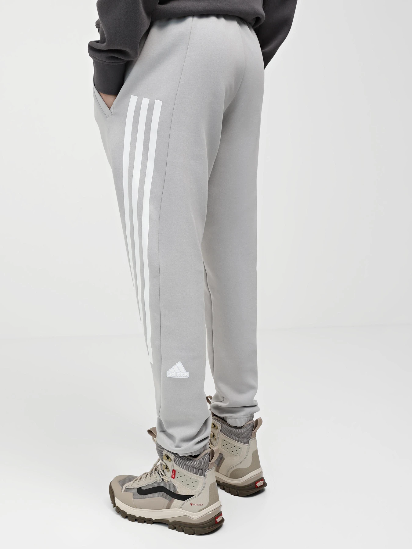 Брюки Adidas FUTURE ICONS 3-STRIPES модель IR9203 Брюки Adidas FUTURE ICONS 3-STRIPES модель IR9203 Фото