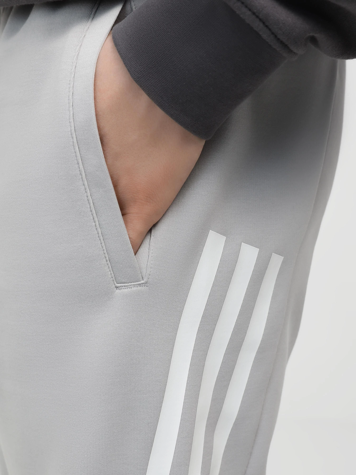 Брюки Adidas FUTURE ICONS 3-STRIPES модель IR9203 Брюки Adidas FUTURE ICONS 3-STRIPES модель IR9203 Фото