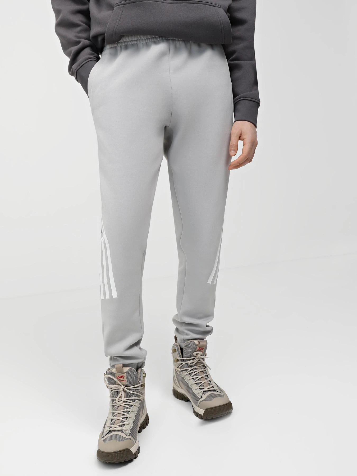 Брюки Adidas FUTURE ICONS 3-STRIPES модель IR9203 Брюки Adidas FUTURE ICONS 3-STRIPES модель IR9203 Фото