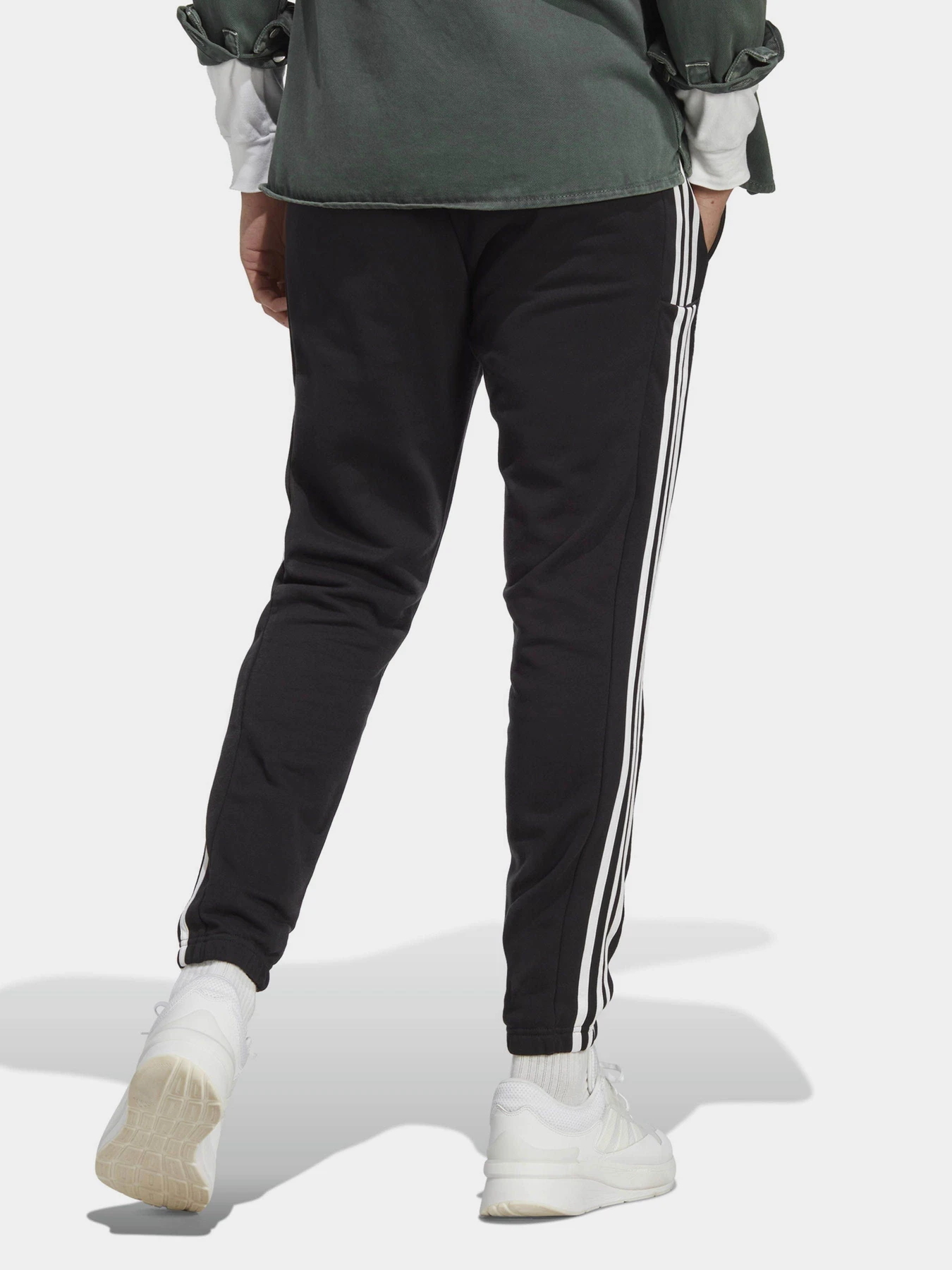Брюки Adidas ESSENTIALS FRENCH TERRY TAPERE модель IC0050 Брюки Adidas ESSENTIALS FRENCH TERRY TAPERE модель IC0050 Фото