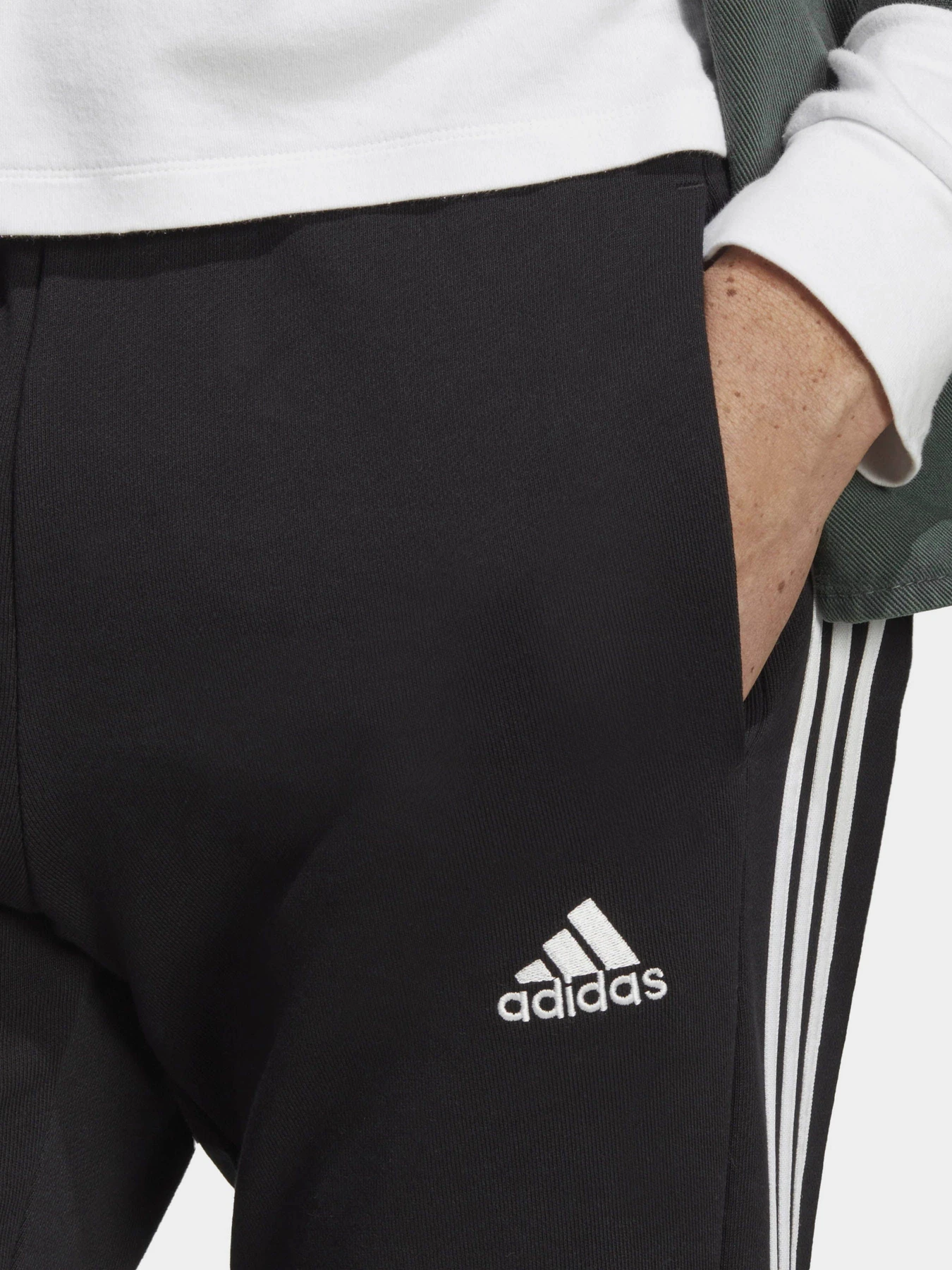 Брюки Adidas ESSENTIALS FRENCH TERRY TAPERE модель IC0050 Брюки Adidas ESSENTIALS FRENCH TERRY TAPERE модель IC0050 Фото