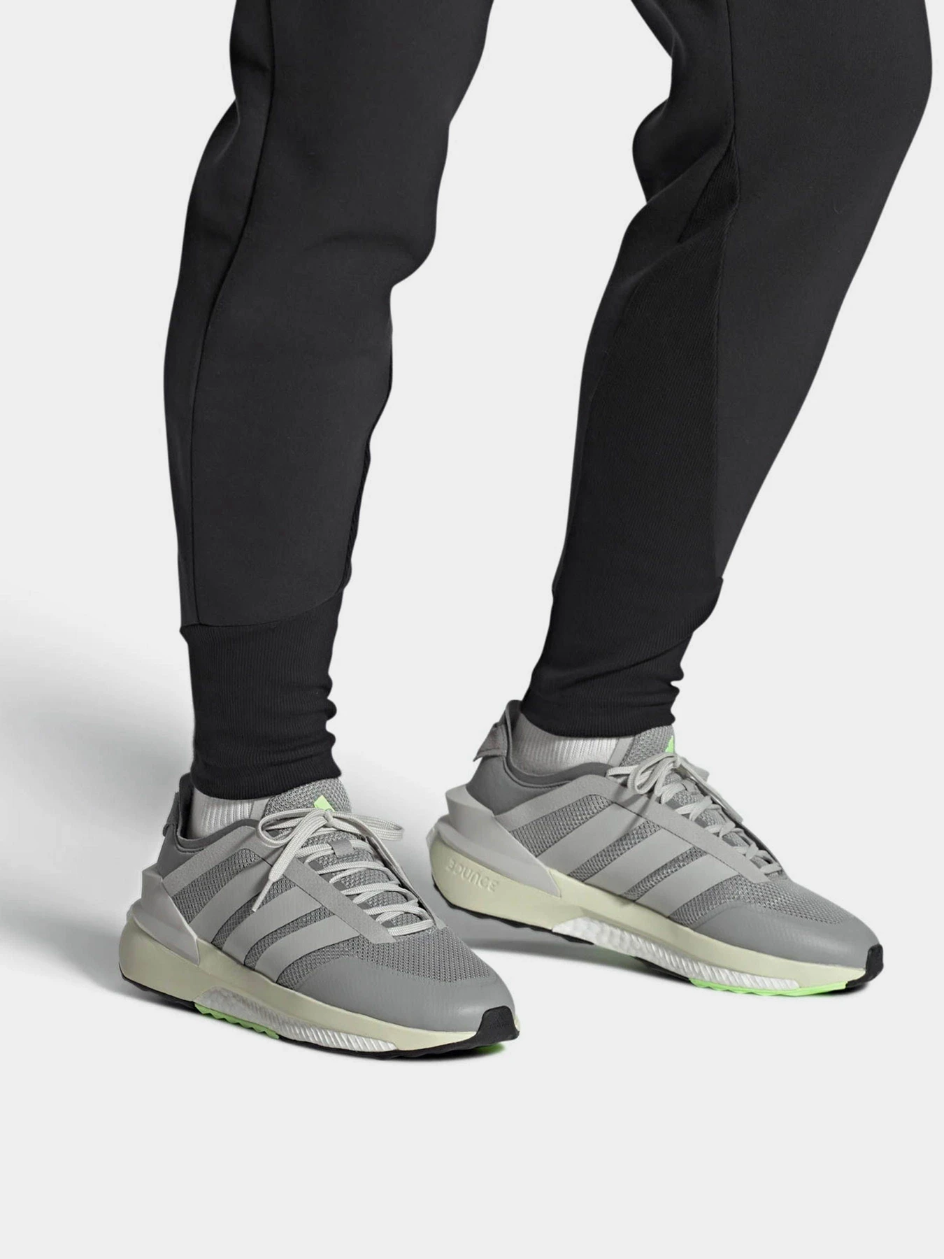 Кросівки Adidas AVRYN модель IE2640 Фото