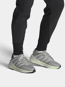 Кросівки Adidas AVRYN модель IE2640 Фото