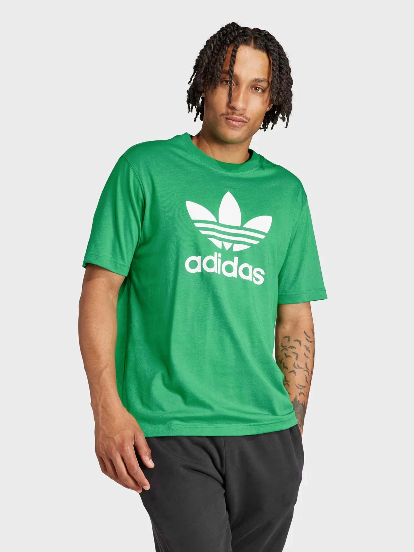 Футболки и поло Adidas ADICOLOR TREFOIL модель IR8012 Футболки и поло Adidas ADICOLOR TREFOIL модель IR8012 Фото