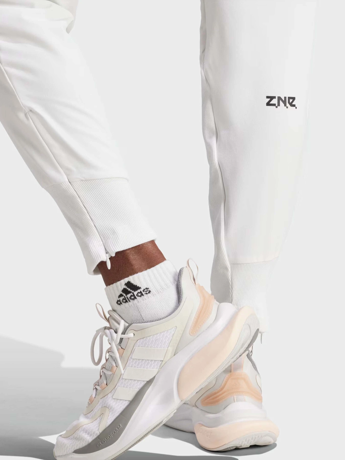 Брюки Adidas Z.N.E. WOVEN модель IS1874 Брюки Adidas Z.N.E. WOVEN модель IS1874 Фото
