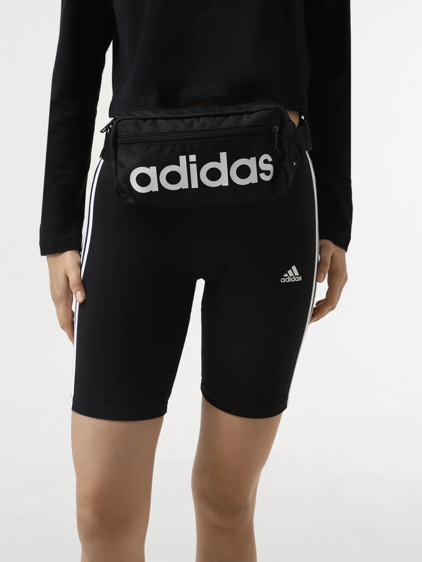 Сумки Adidas LINEAR BUM модель HT4739 Сумки Adidas LINEAR BUM модель HT4739 Фото