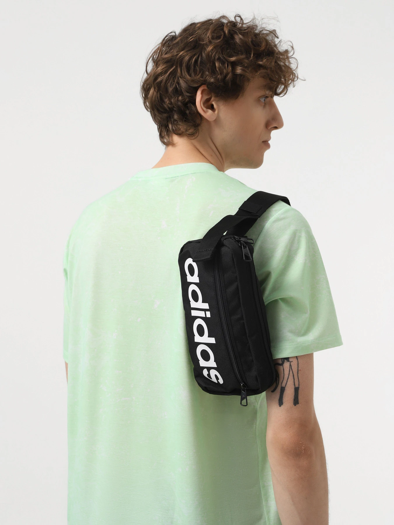 Сумки Adidas LINEAR BUM модель HT4739 Сумки Adidas LINEAR BUM модель HT4739 Фото