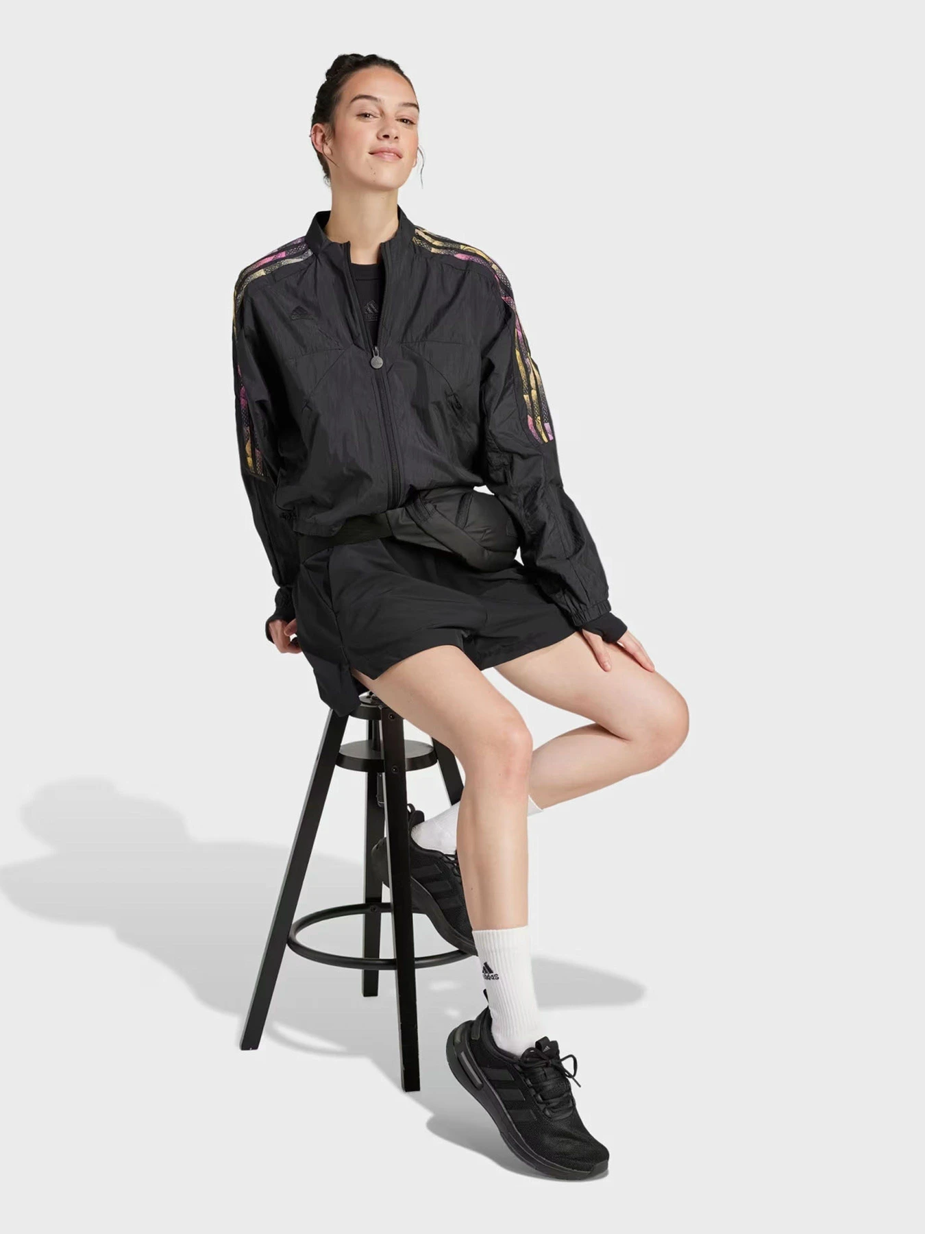 Куртки и дубленки Adidas TIRO CUT 3-STRIPES SUMMER WOVE модель IQ4818 Куртки и дубленки Adidas TIRO CUT 3-STRIPES SUMMER WOVE модель IQ4818 Фото