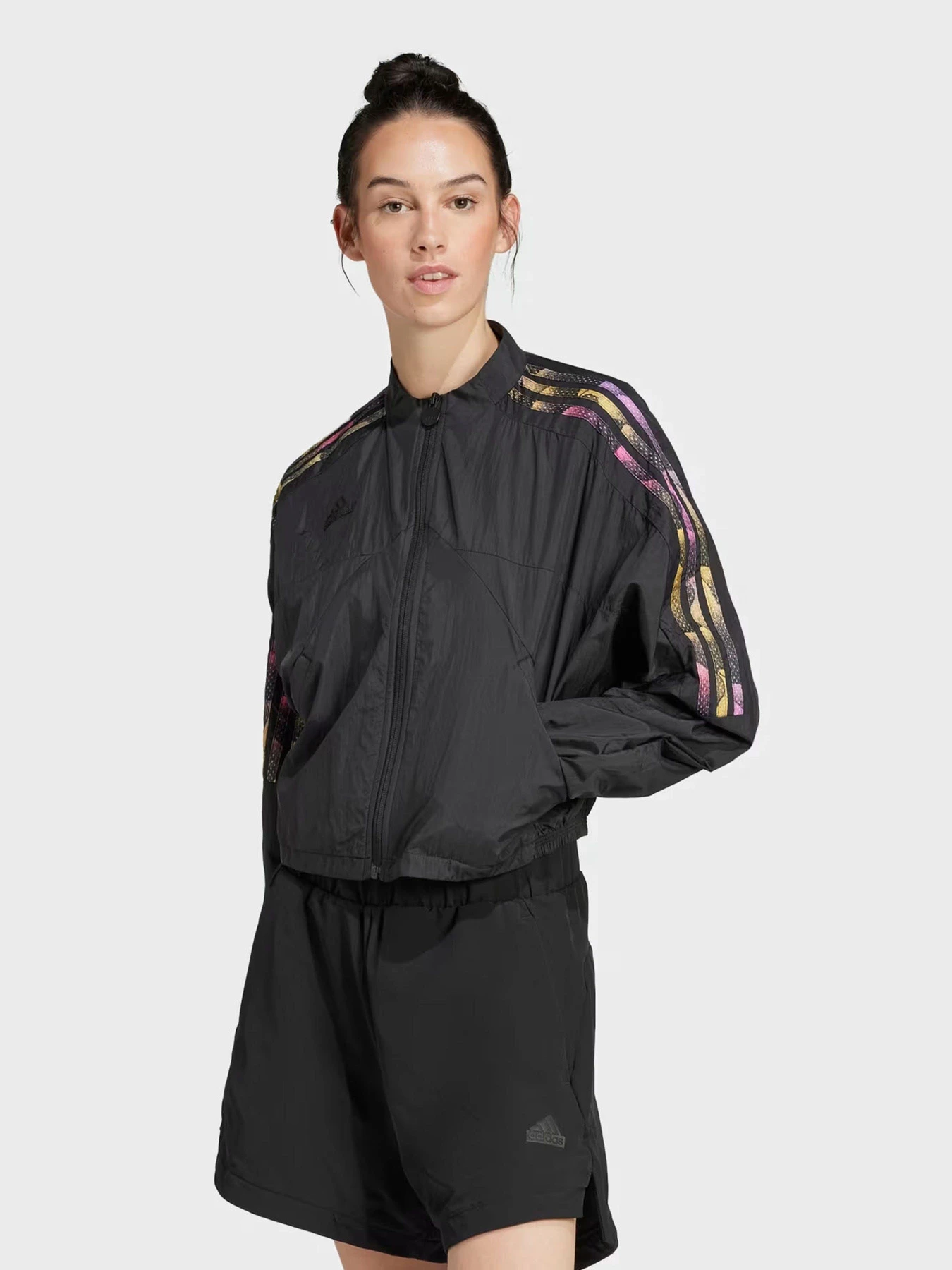 Куртки и дубленки Adidas TIRO CUT 3-STRIPES SUMMER WOVE модель IQ4818 Куртки и дубленки Adidas TIRO CUT 3-STRIPES SUMMER WOVE модель IQ4818 Фото