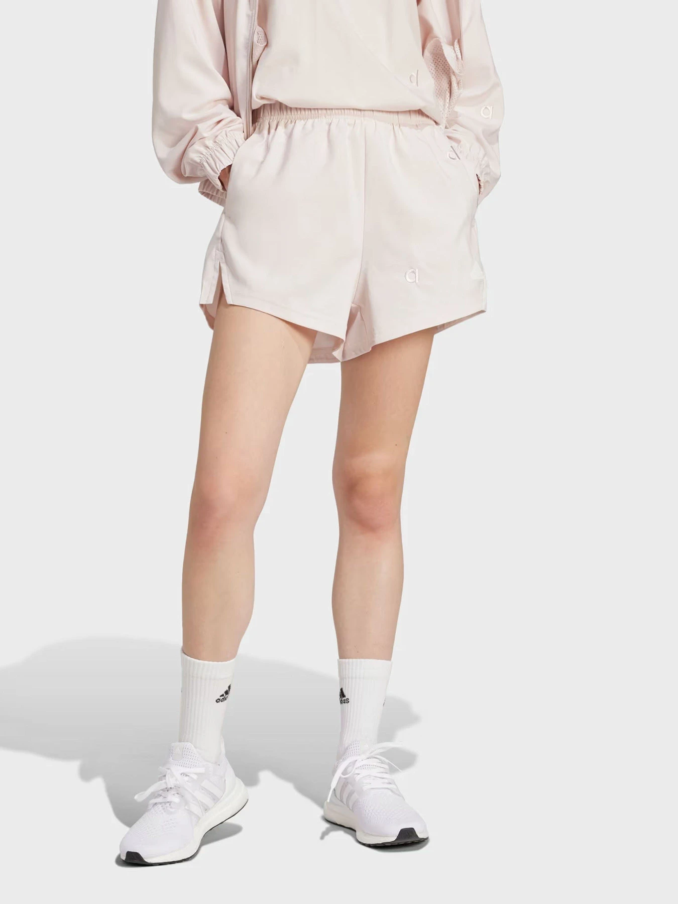 Шорты Adidas EMBROIDERY WOVEN LOOSE модель IW8732 Фото