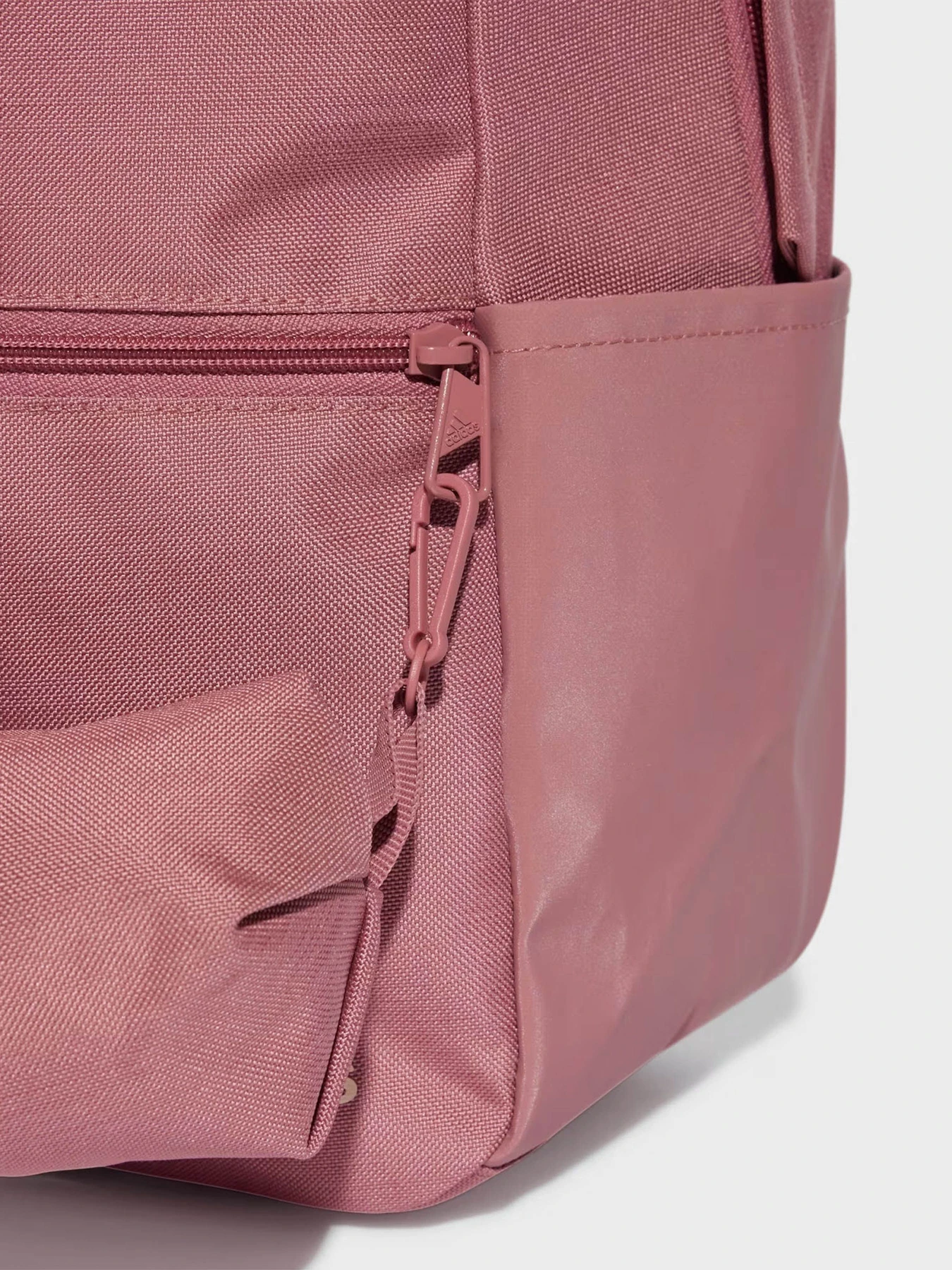 Рюкзаки Adidas ESSENTIALS 27.7L модель IZ1897 Рюкзаки Adidas ESSENTIALS 27.7L модель IZ1897 Фото