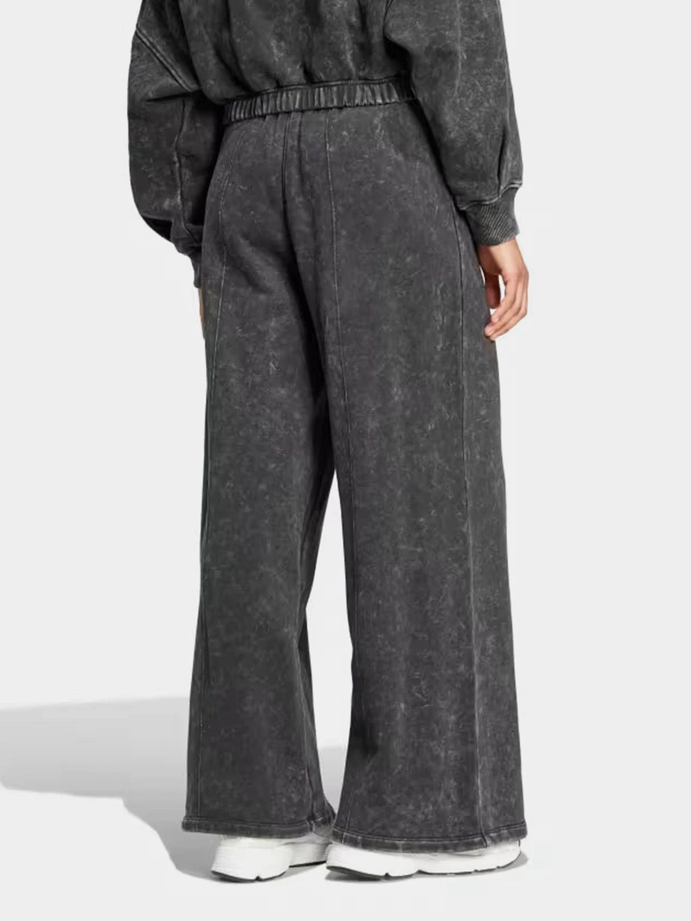 Брюки Adidas PREMIUM ESSENTIALS WASHED LOOS модель IW5740 Брюки Adidas PREMIUM ESSENTIALS WASHED LOOS модель IW5740 Фото