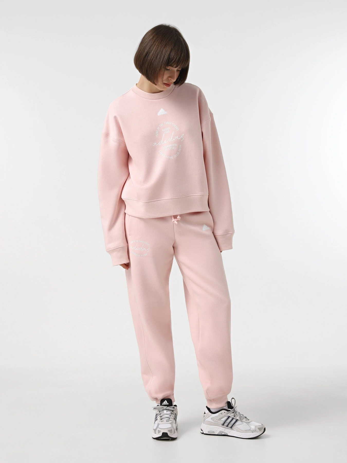 Брюки Adidas BLUV Q3 модель IY1472 Брюки Adidas BLUV Q3 модель IY1472 Фото