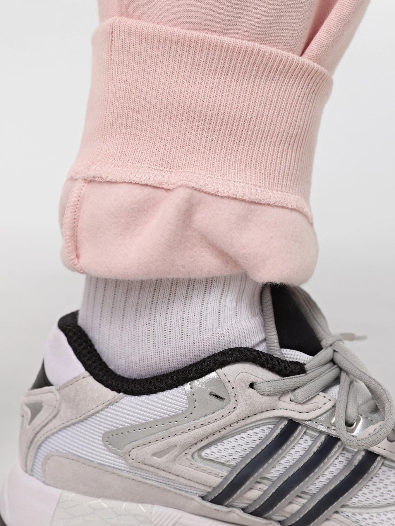 Брюки Adidas BLUV Q3 модель IY1472 Брюки Adidas BLUV Q3 модель IY1472 Фото