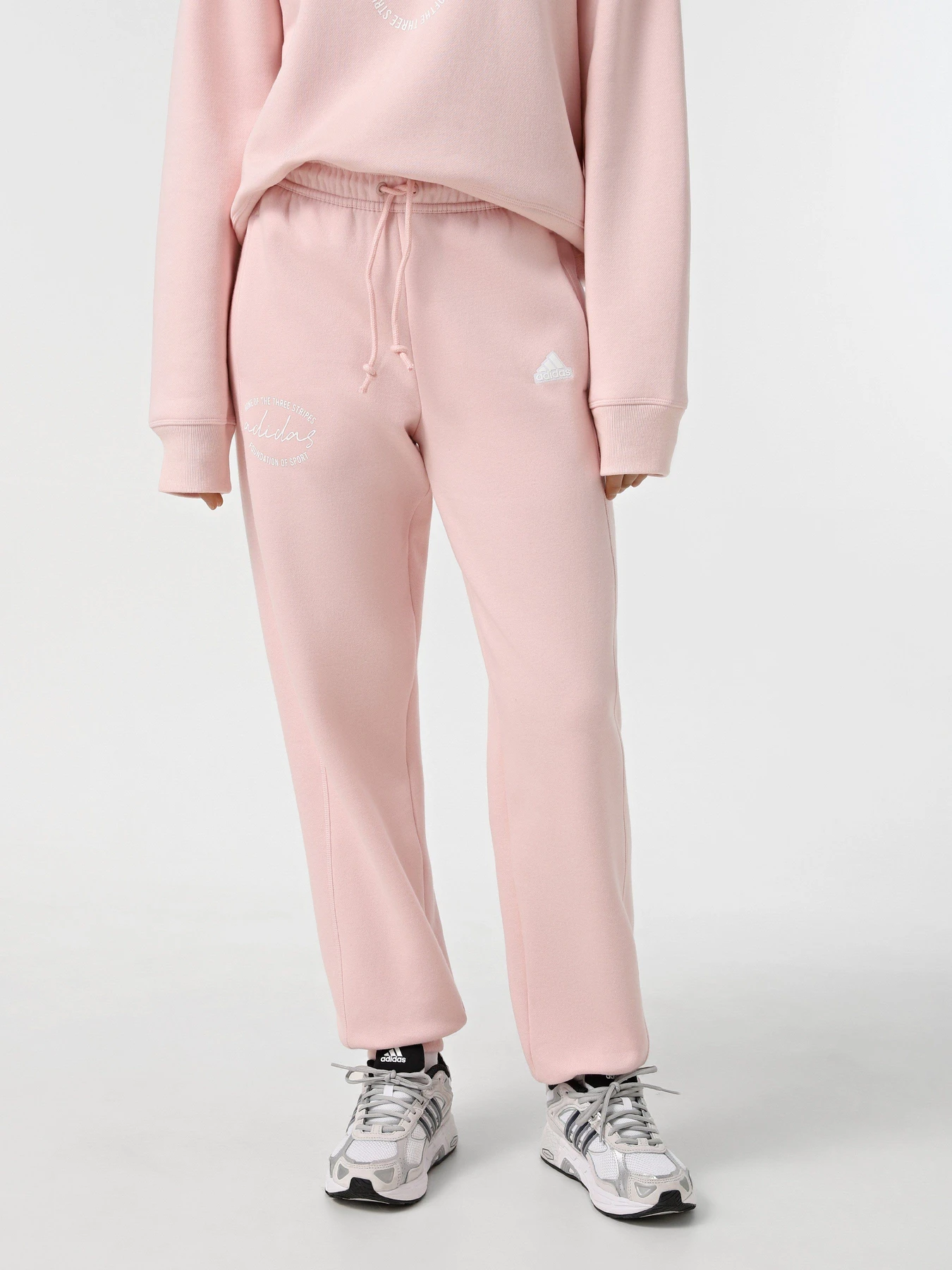 Брюки Adidas BLUV Q3 модель IY1472 Брюки Adidas BLUV Q3 модель IY1472 Фото